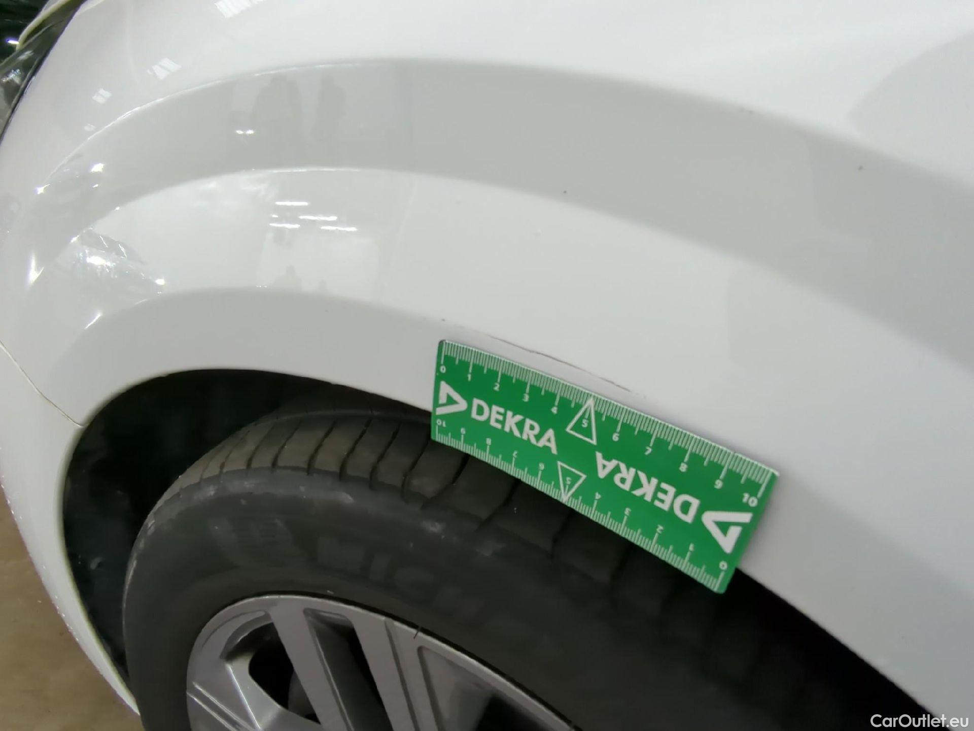  Peugeot  208 PEUGEOT  Affaire / 2019 / 5P / Berline 1.2 PT 100 S&S EAT8 Active Business R #25