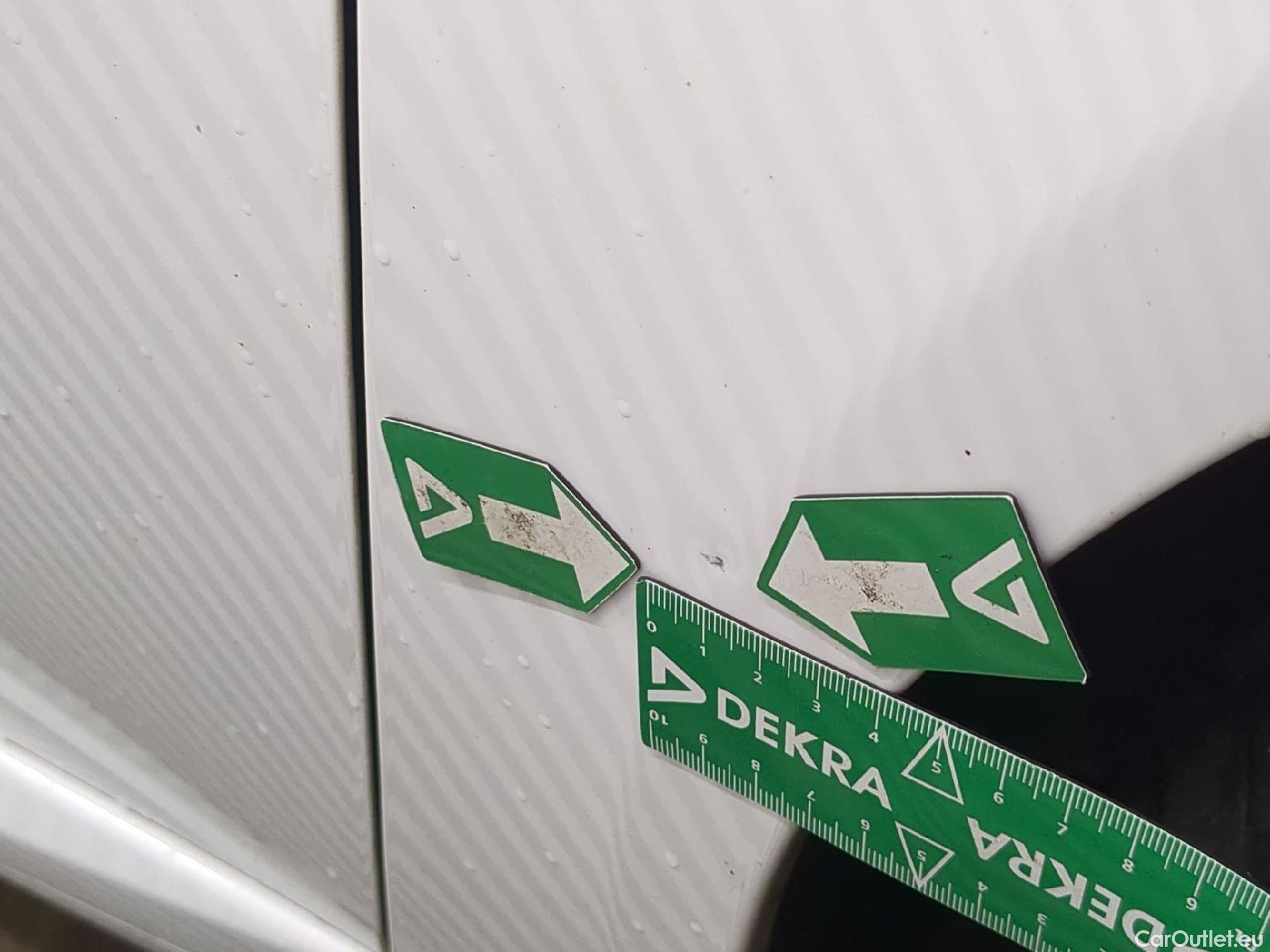  Peugeot  208 PEUGEOT  Affaire / 2019 / 5P / Berline 1.2 PT 100 S&S EAT8 Active Business R #15