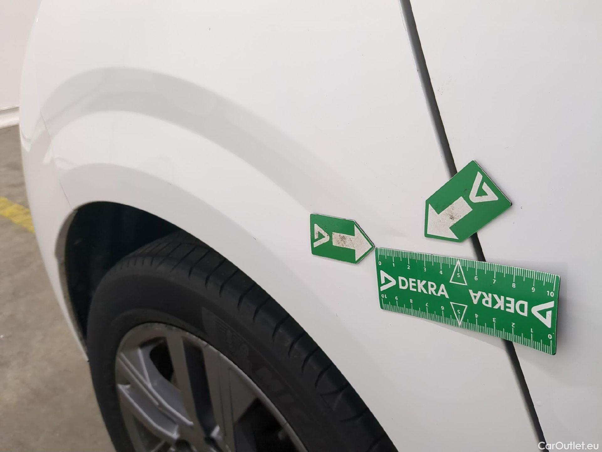  Peugeot  208 PEUGEOT  Affaire / 2019 / 5P / Berline 1.2 PT 100 S&S EAT8 Active Business R #21