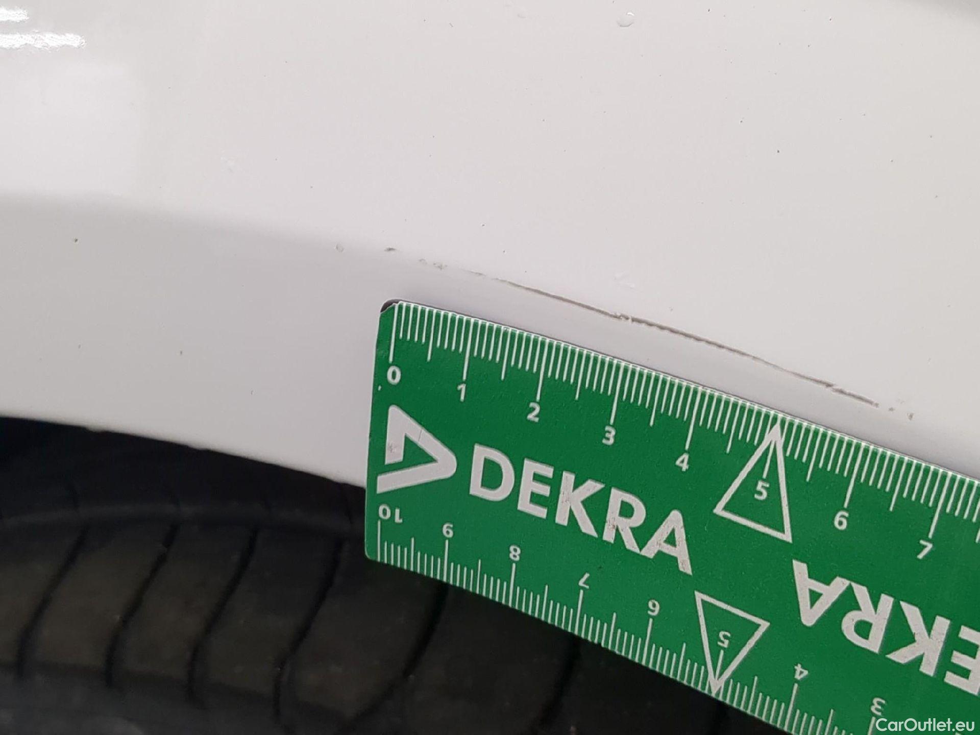  Peugeot  208 PEUGEOT  Affaire / 2019 / 5P / Berline 1.2 PT 100 S&S EAT8 Active Business R #26