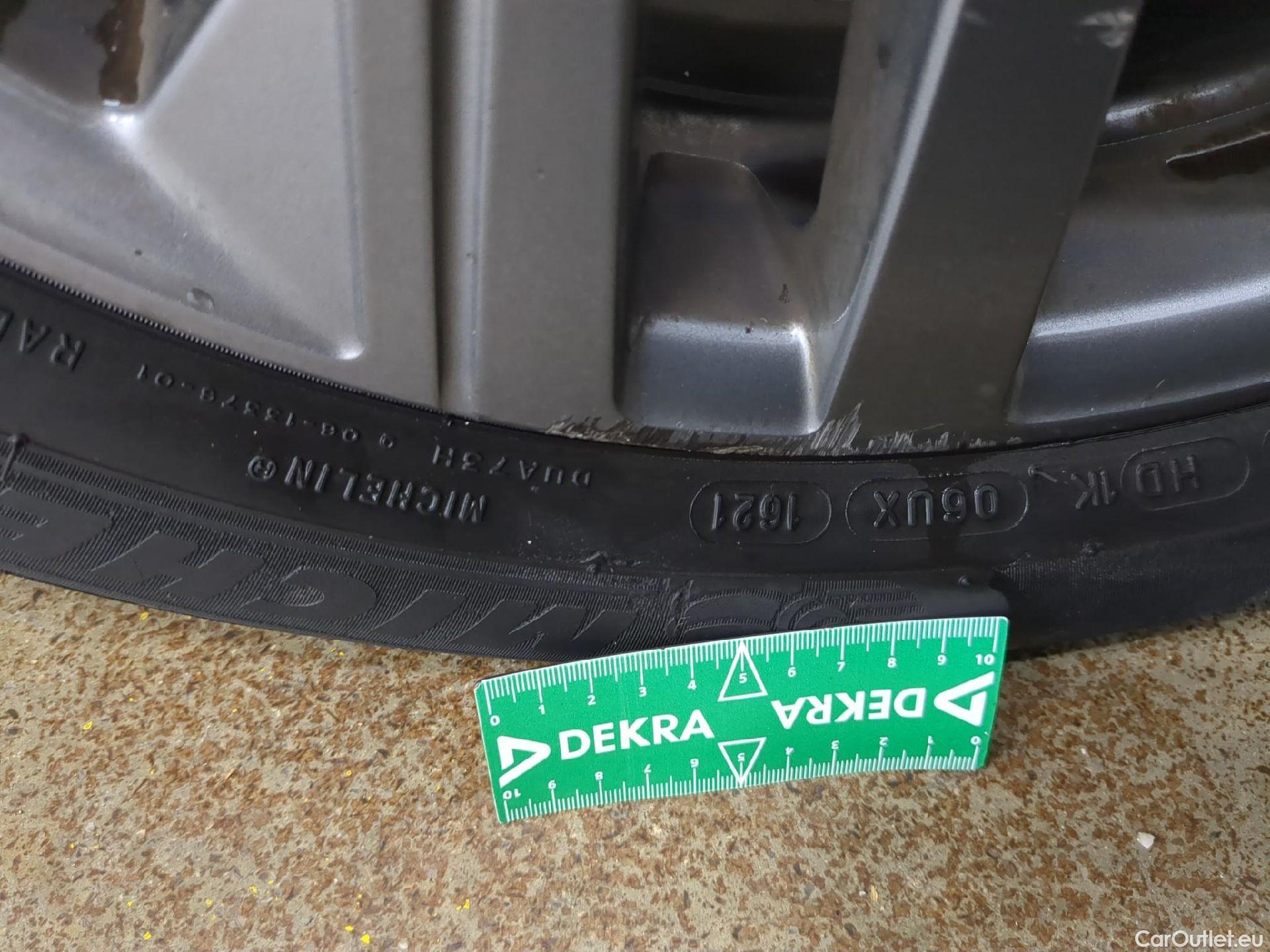  Peugeot  208 PEUGEOT  Affaire / 2019 / 5P / Berline 1.2 PT 100 S&S EAT8 Active Business R #4