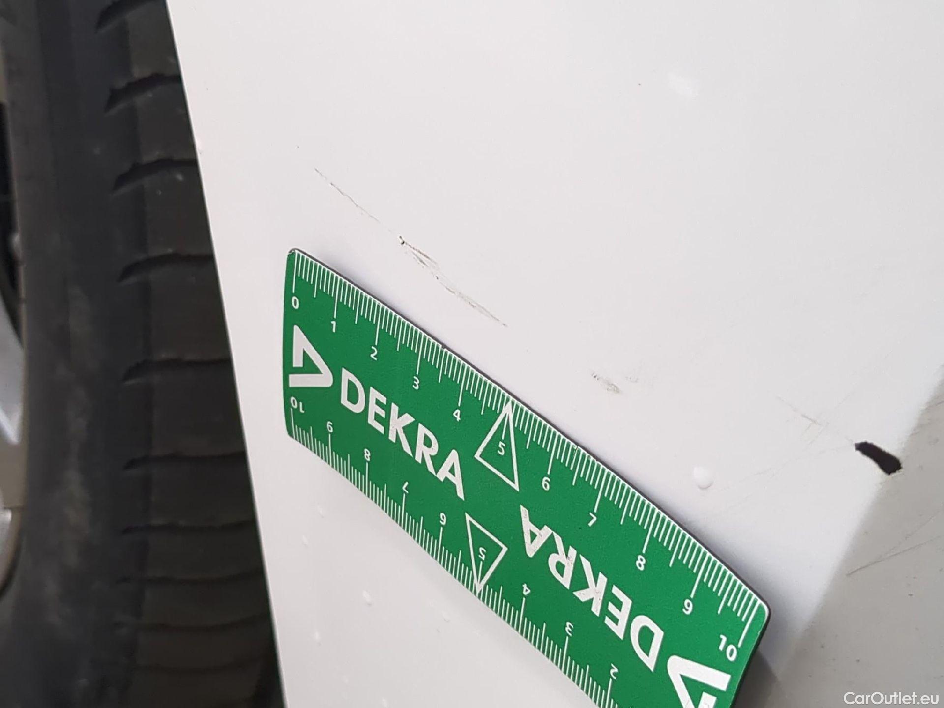  Peugeot  208 PEUGEOT  Affaire / 2019 / 5P / Berline 1.2 PT 100 S&S EAT8 Active Business R #18