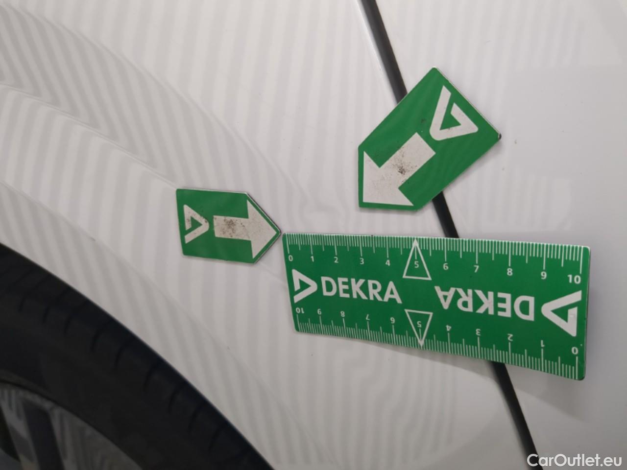  Peugeot  208 PEUGEOT  Affaire / 2019 / 5P / Berline 1.2 PT 100 S&S EAT8 Active Business R #22