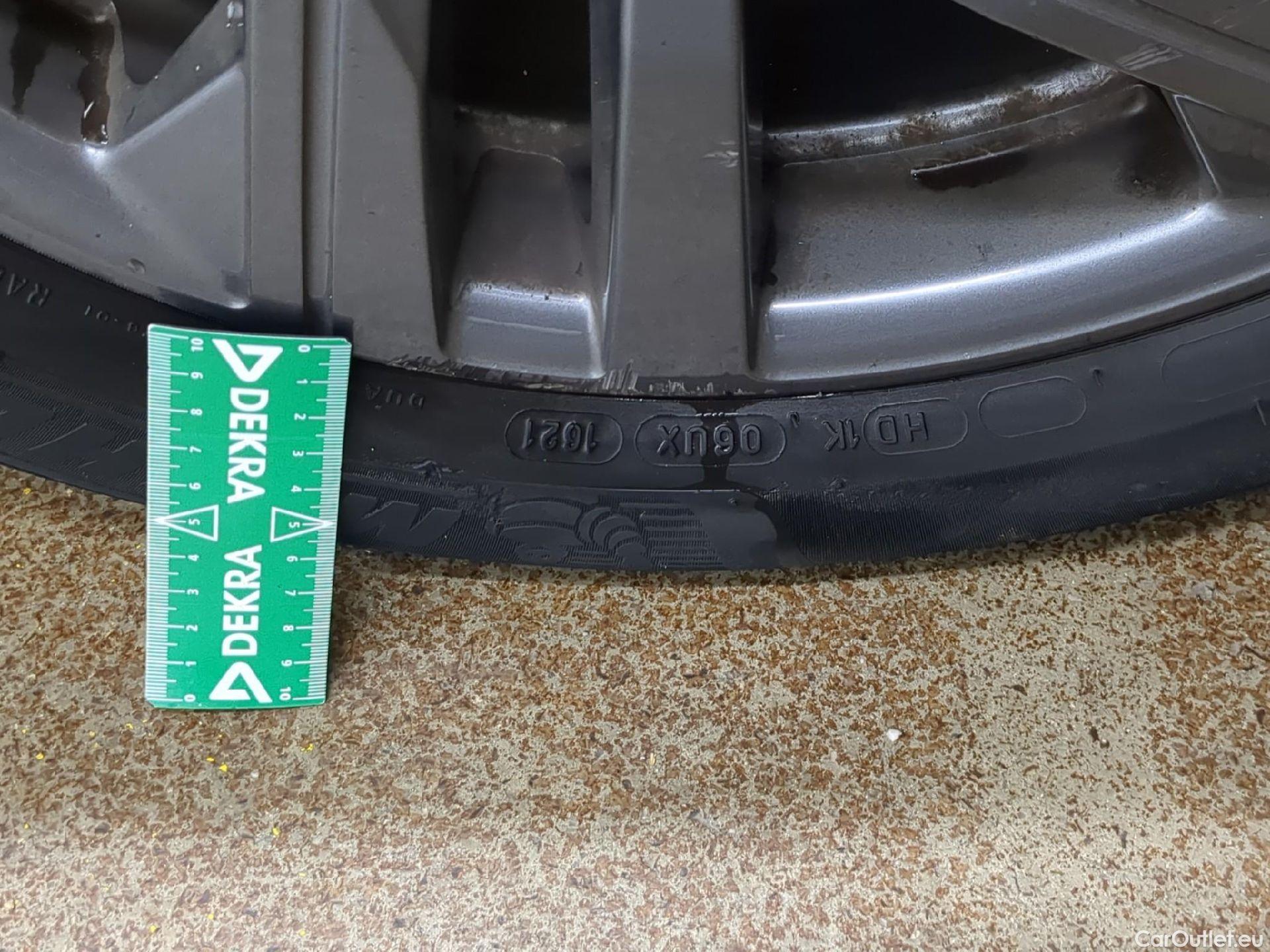  Peugeot  208 PEUGEOT  Affaire / 2019 / 5P / Berline 1.2 PT 100 S&S EAT8 Active Business R #2