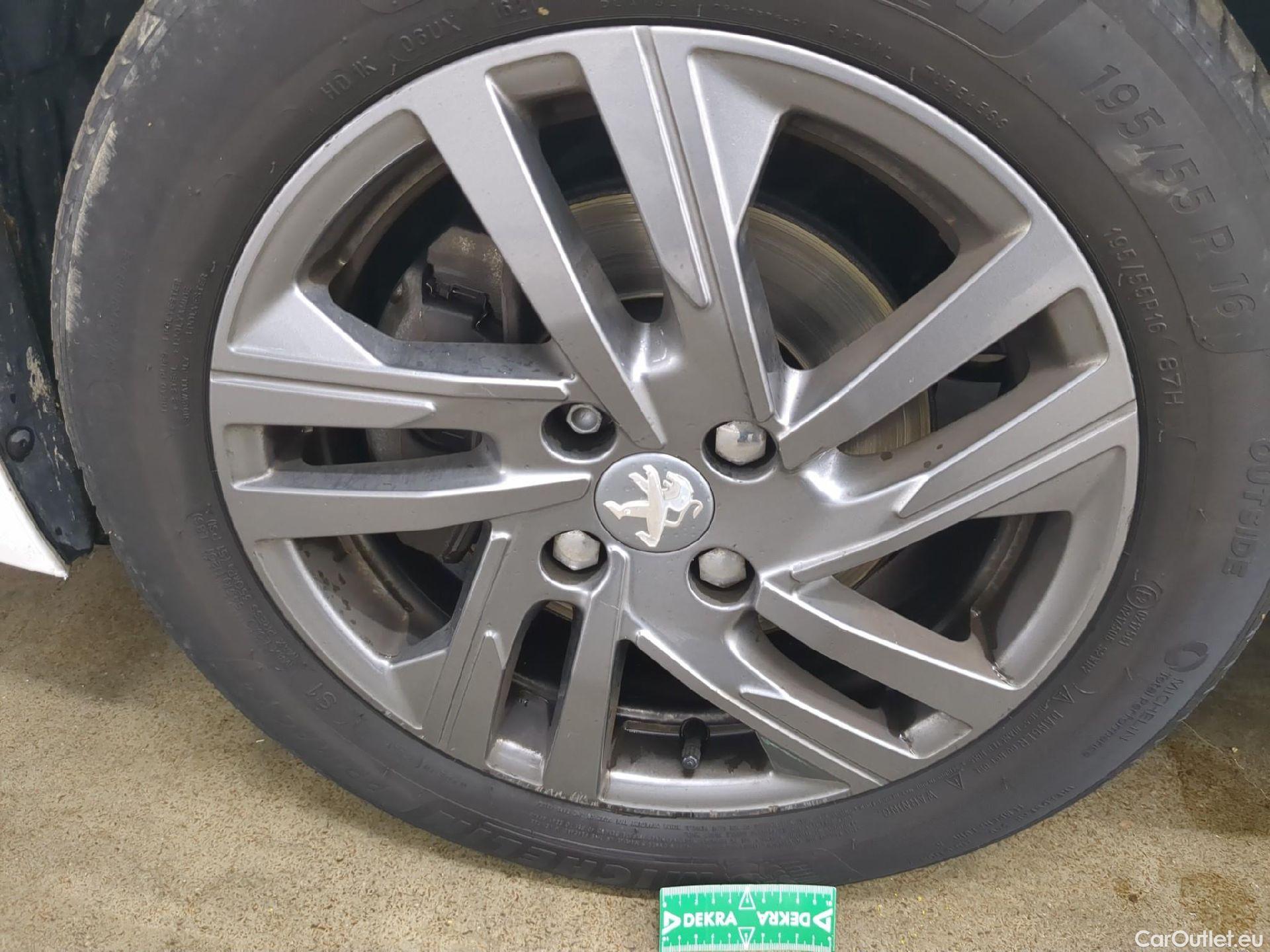  Peugeot  208 PEUGEOT  Affaire / 2019 / 5P / Berline 1.2 PT 100 S&S EAT8 Active Business R #8