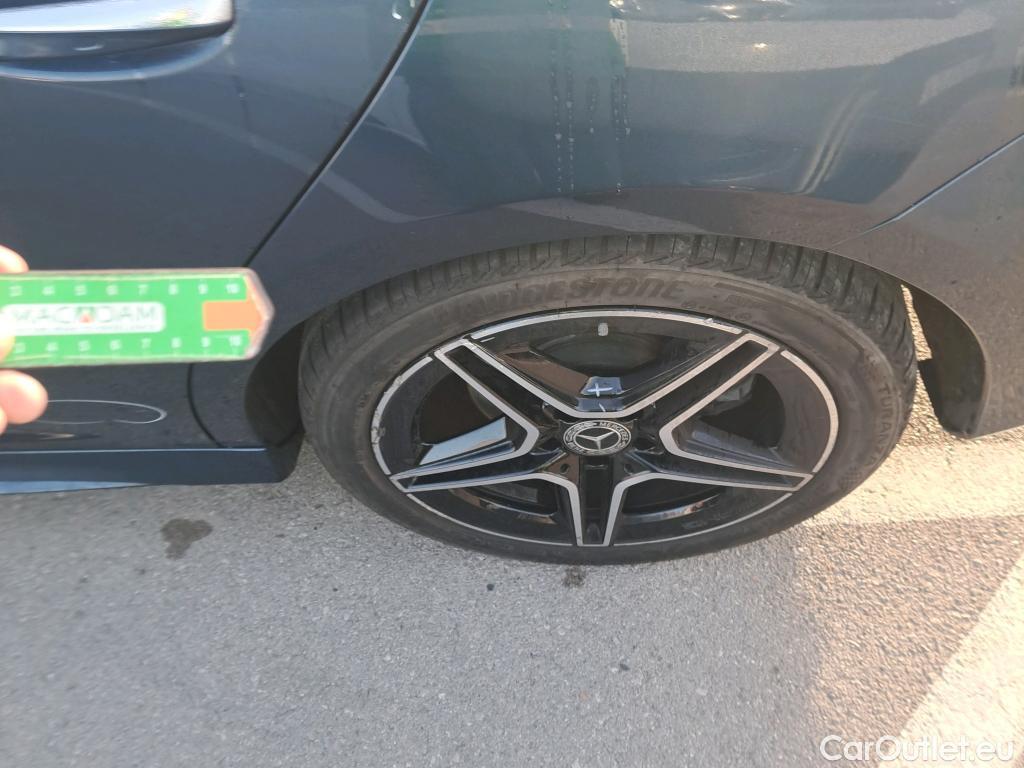  Mercedes  CLA-Klasse MERCEDES-BENZ CLA / 2019 / 4P / coupé CLA 200 #1