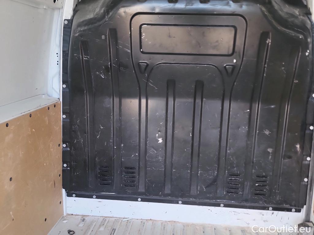  Renault  Master RENAULT  / 2019 / 4P / furgón Furgón T L2H2 3500 Bl dCi 99kW (135CV) #13