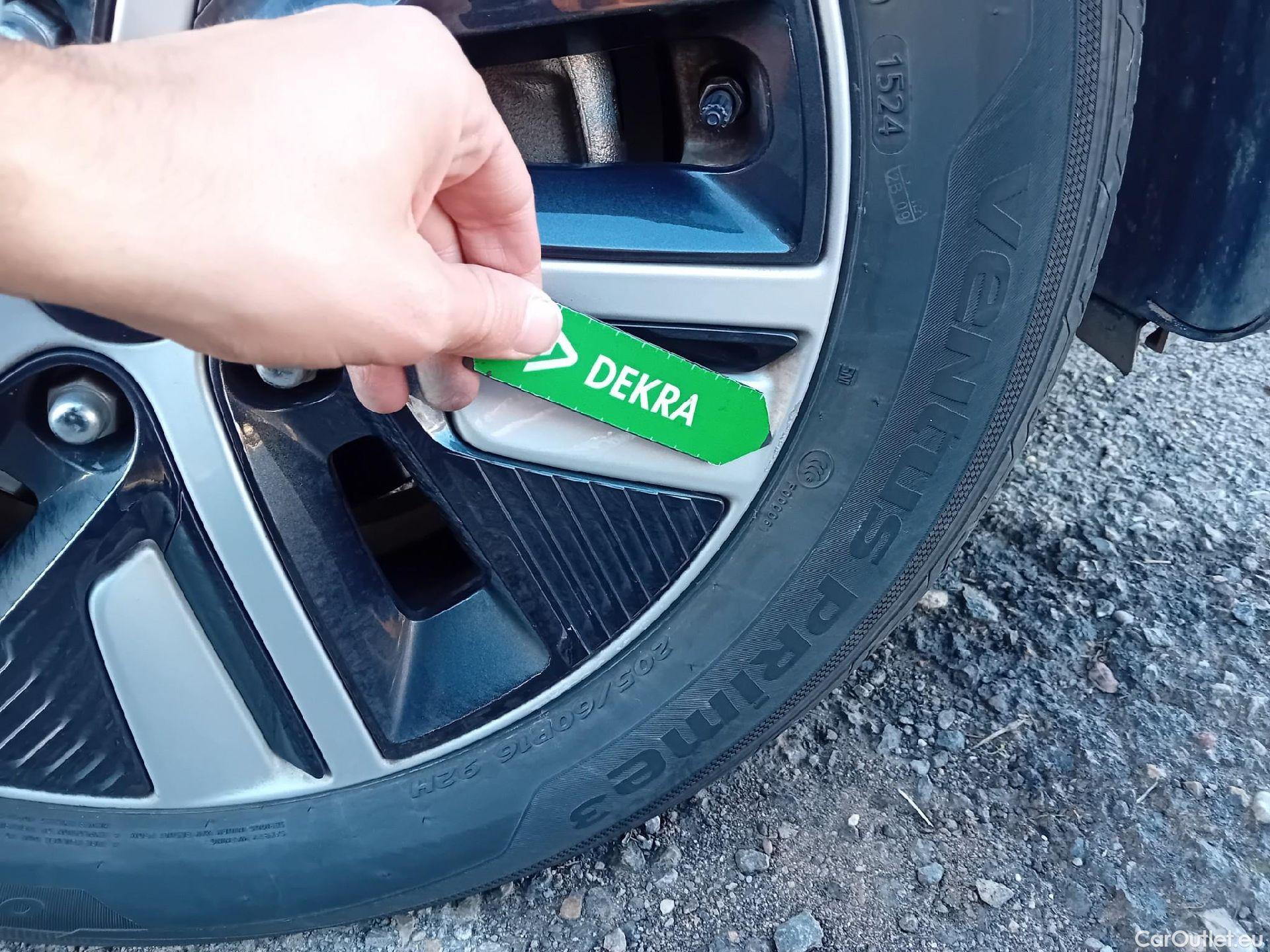  KIA  Niro KIA  / 2019 / 5P / crossover 1.6 GDi PHEV 104kW (141CV) Drive #50