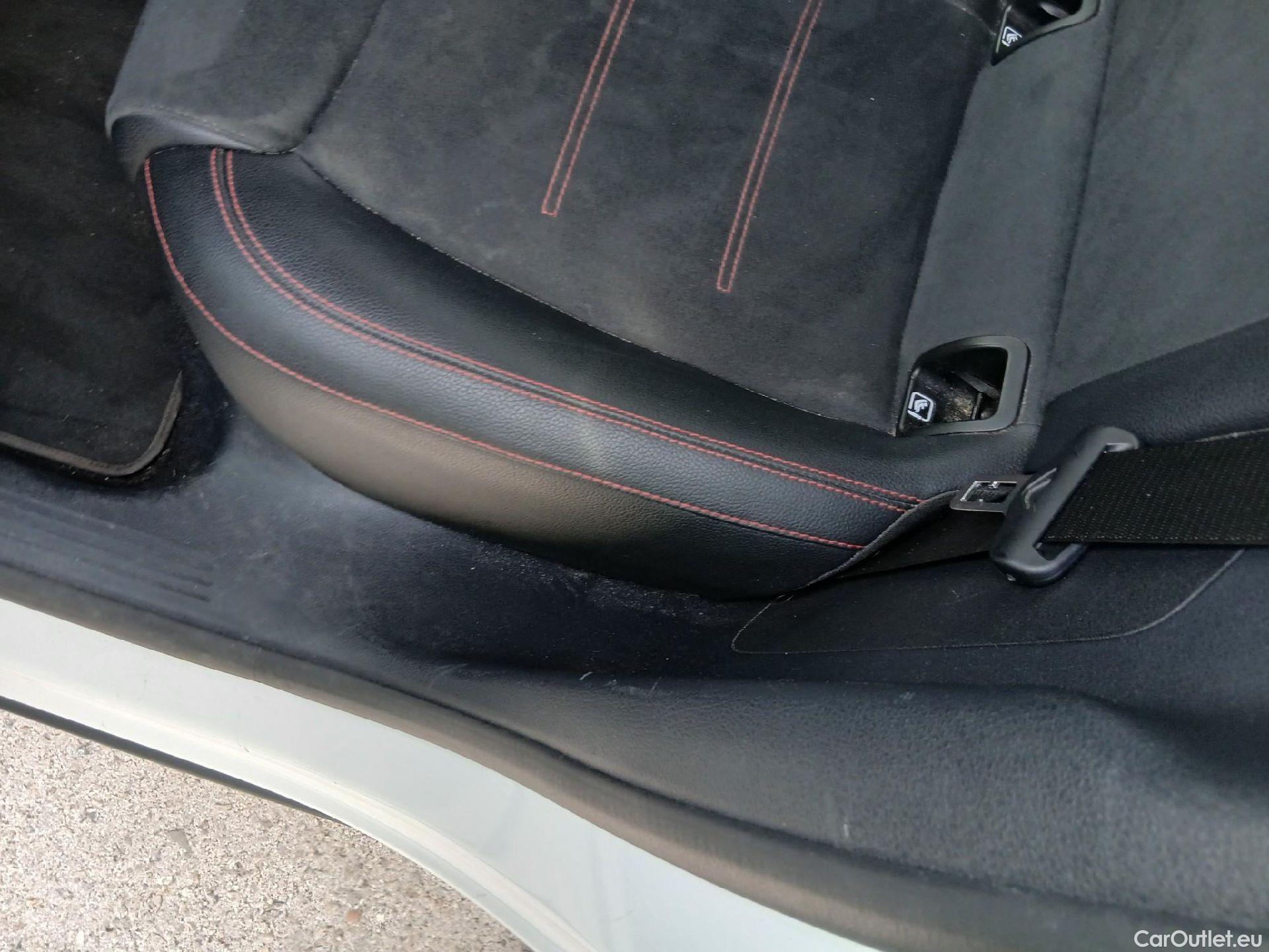  Mercedes  GLA MERCEDES-BENZ  / 2020 / 5P / todoterreno  200 D #3