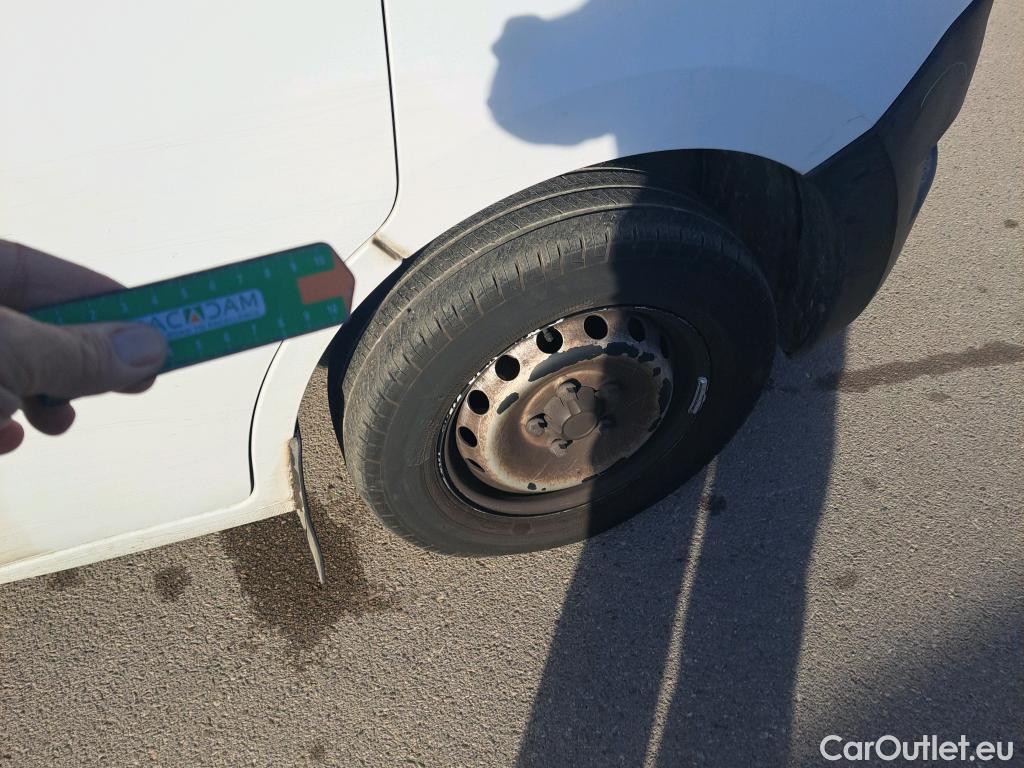  Nissan  NV400 NISSAN  / 2011 / 4P / furgón L2H2 3,5T 2.3dCi 110kW FWD Optima #52