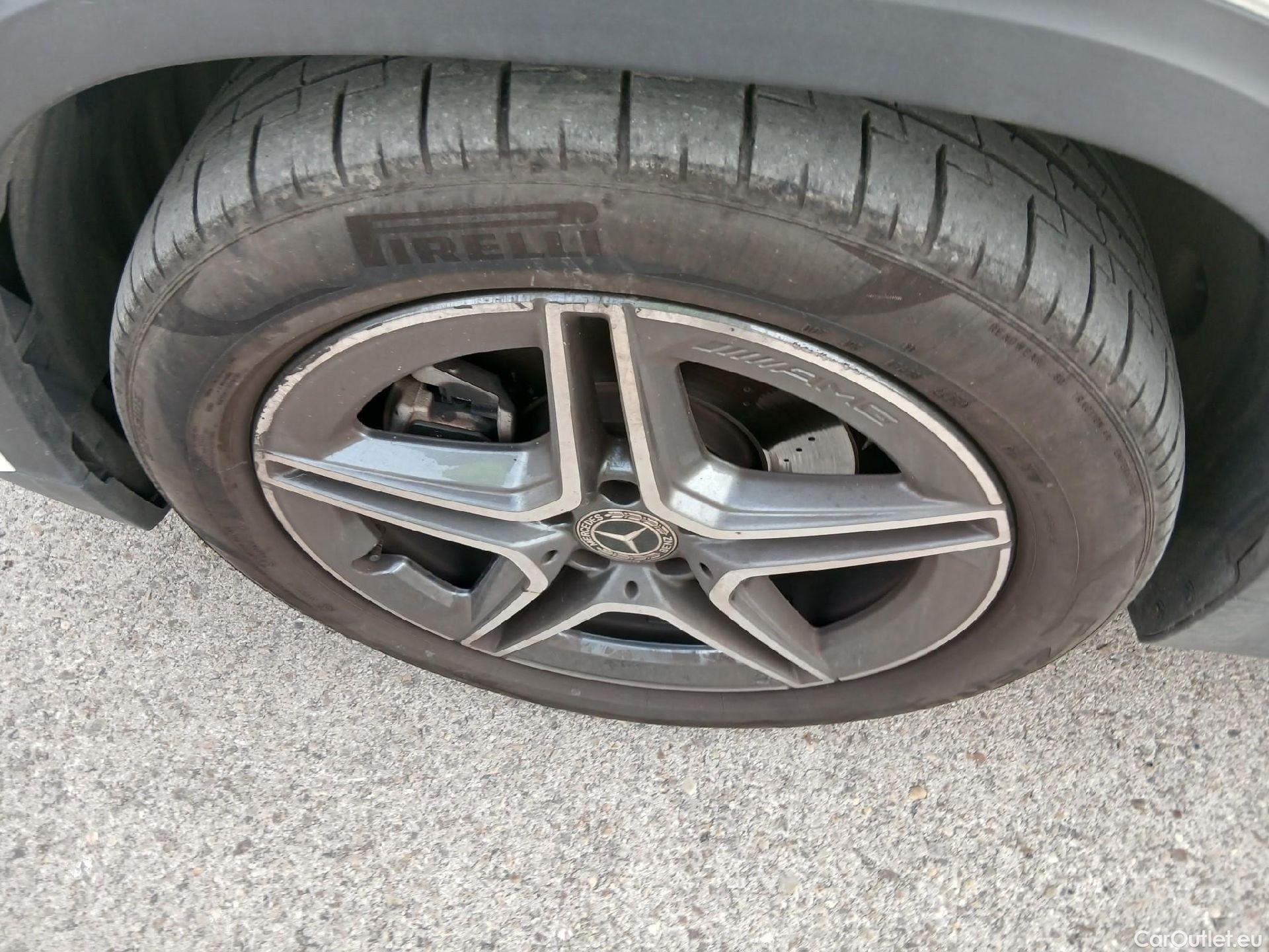  Mercedes  GLA MERCEDES-BENZ  / 2020 / 5P / todoterreno  200 D #6