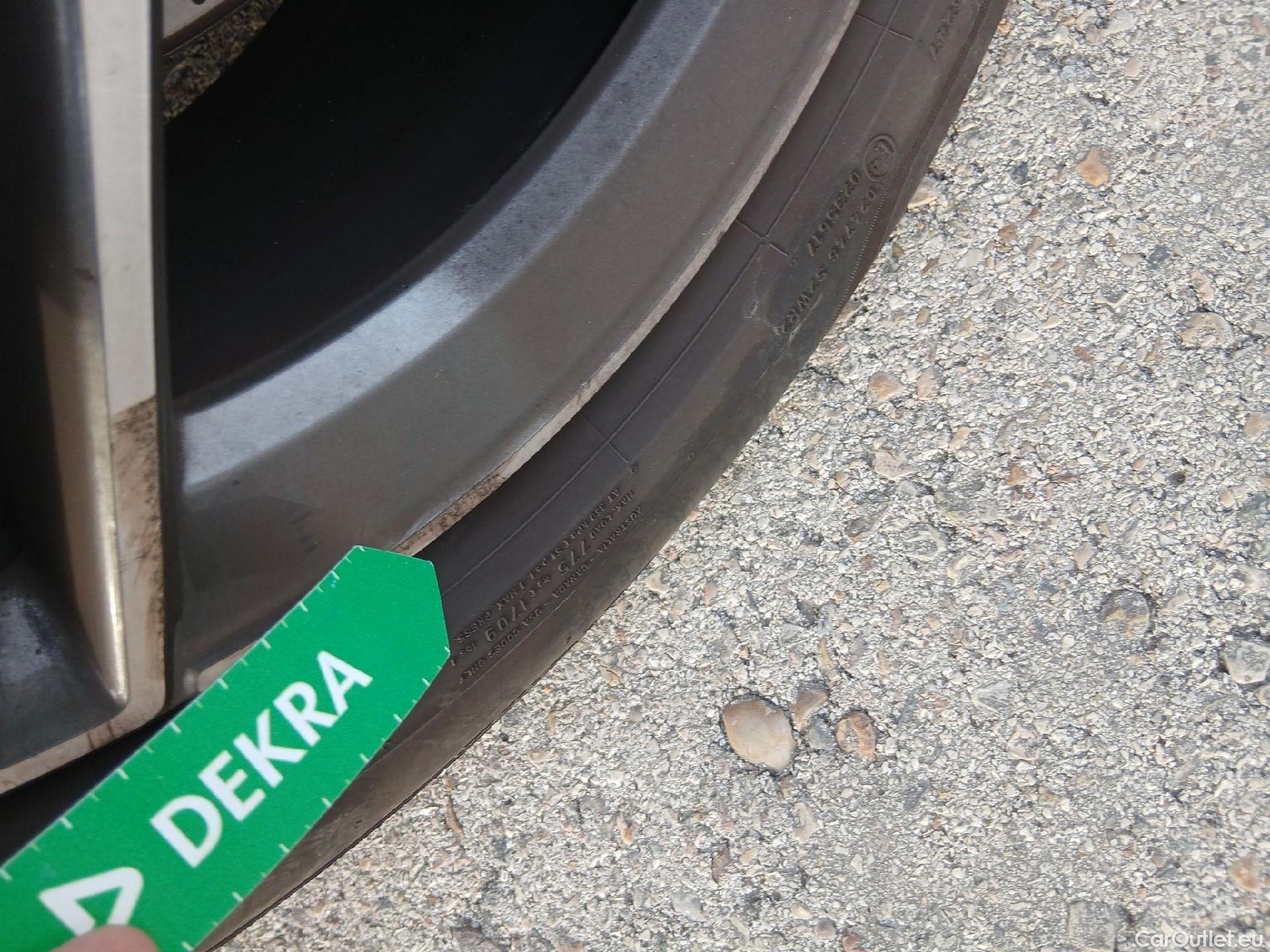  Mercedes  GLA MERCEDES-BENZ  / 2020 / 5P / todoterreno  200 D #9