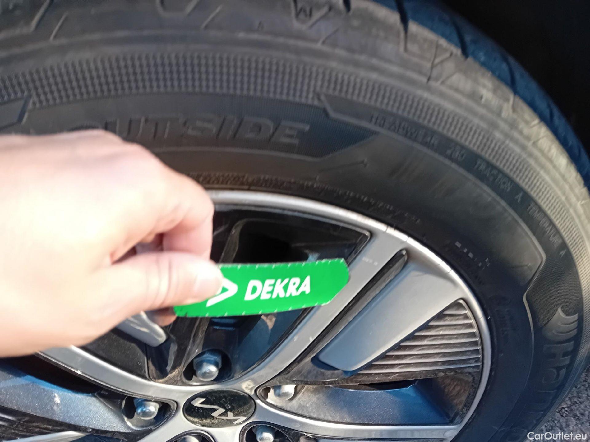  KIA  Niro KIA  / 2019 / 5P / crossover 1.6 GDi PHEV 104kW (141CV) Drive #9