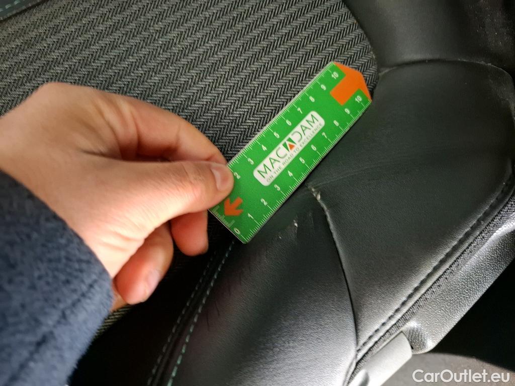  Peugeot  3008 PEUGEOT  / 2020 / 5P / SUV 1.6 HYBRID 225 E-EAT8 Allure #7