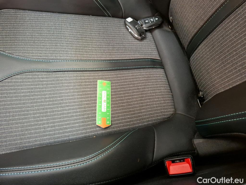  Peugeot  3008 PEUGEOT  / 2020 / 5P / SUV 1.6 HYBRID 225 E-EAT8 Allure #24