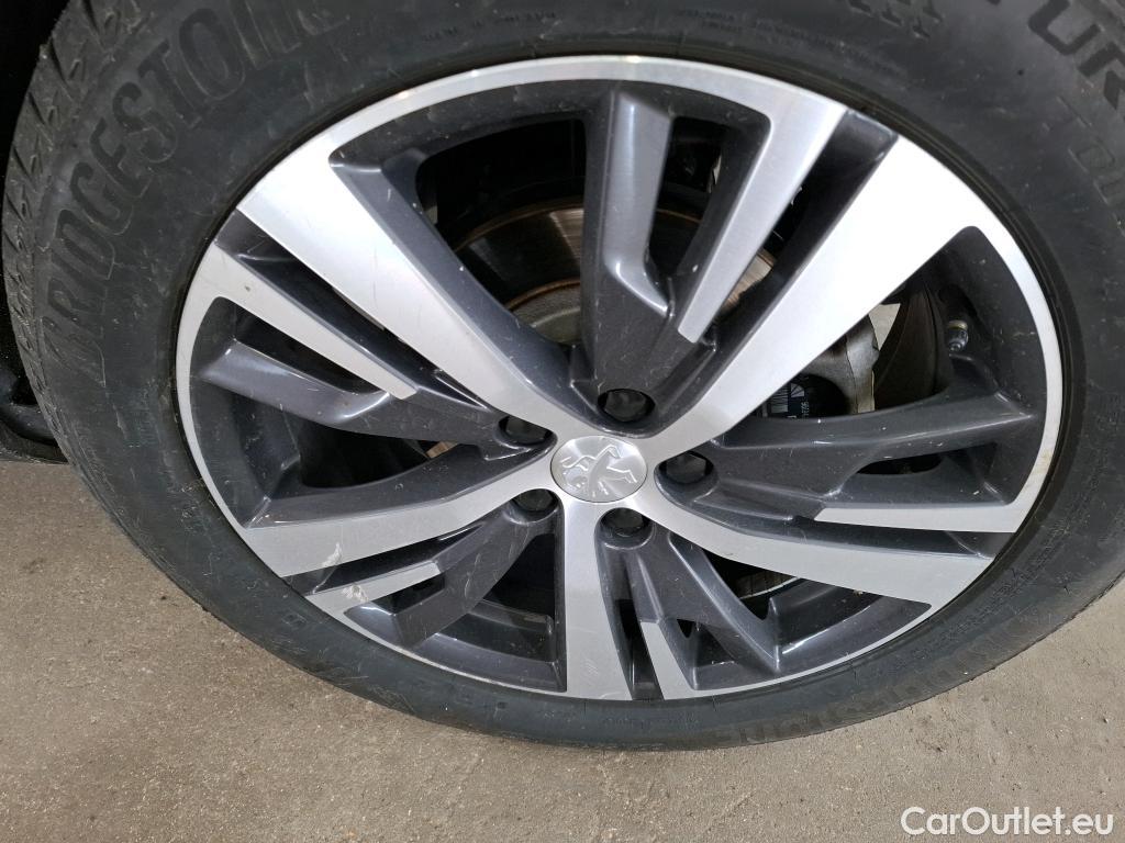  Peugeot  3008 PEUGEOT  / 2020 / 5P / SUV 1.6 HYBRID 225 E-EAT8 Allure #13