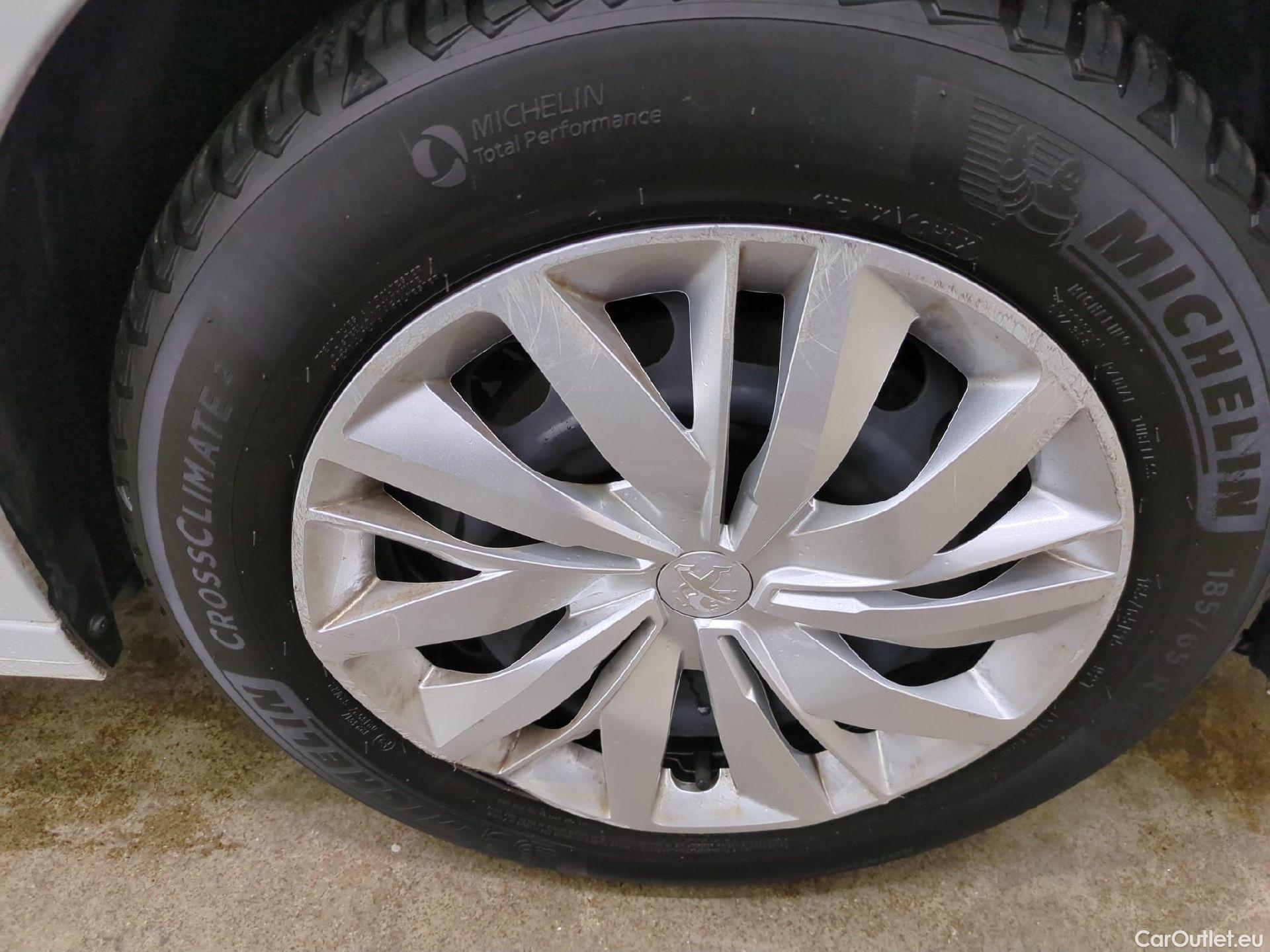  Peugeot  208  Premium 1.5 HDi 100CV BVM6 E6d #17