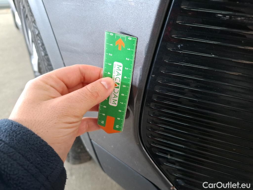  Peugeot  3008 PEUGEOT  / 2020 / 5P / SUV 1.6 HYBRID 225 E-EAT8 Allure #28