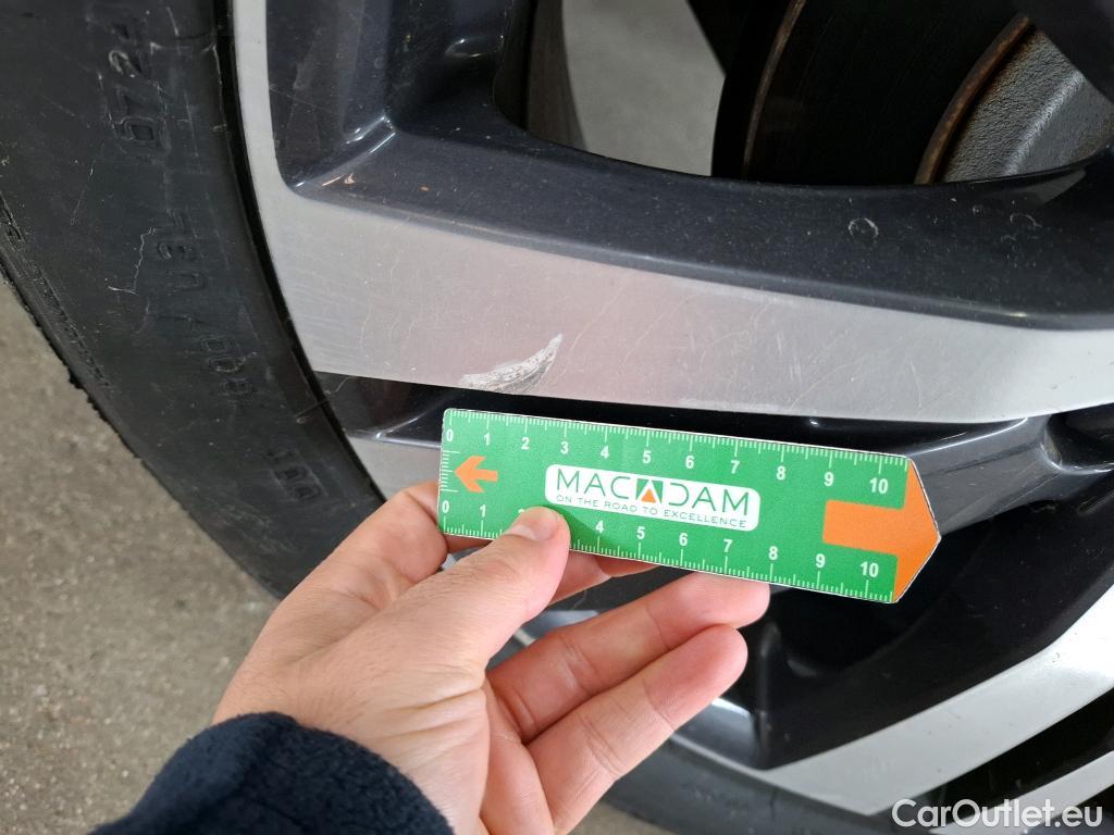  Peugeot  3008 PEUGEOT  / 2020 / 5P / SUV 1.6 HYBRID 225 E-EAT8 Allure #14