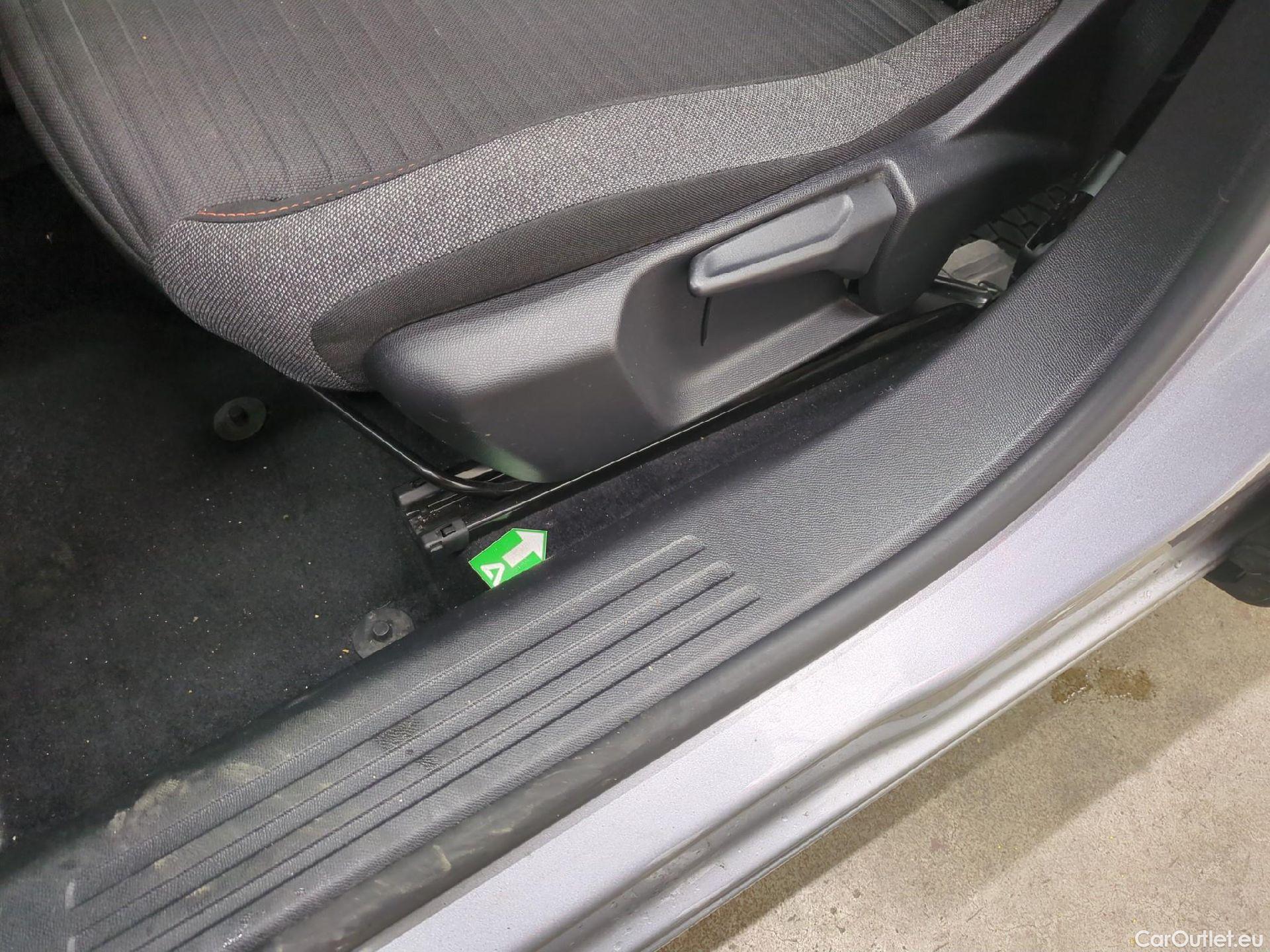  Peugeot  2008  Active Pack 1.2 PureTech 130CV BVA8 E6d #30