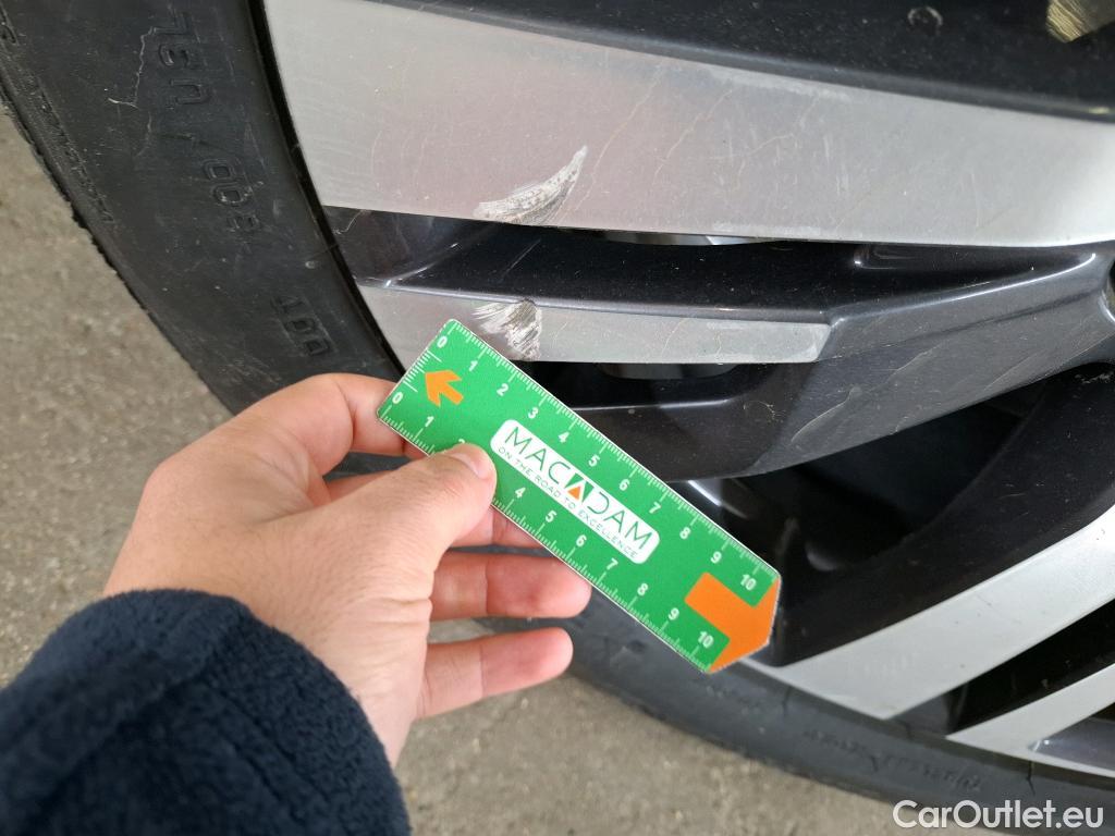  Peugeot  3008 PEUGEOT  / 2020 / 5P / SUV 1.6 HYBRID 225 E-EAT8 Allure #15