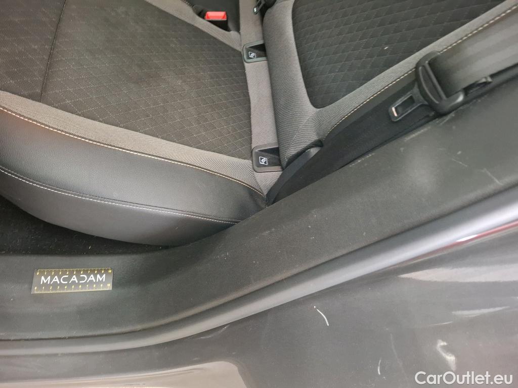  Opel   Grandland X Grandland X Elegance Business 1.2 Turbo 130CV BVA8 E6d #9