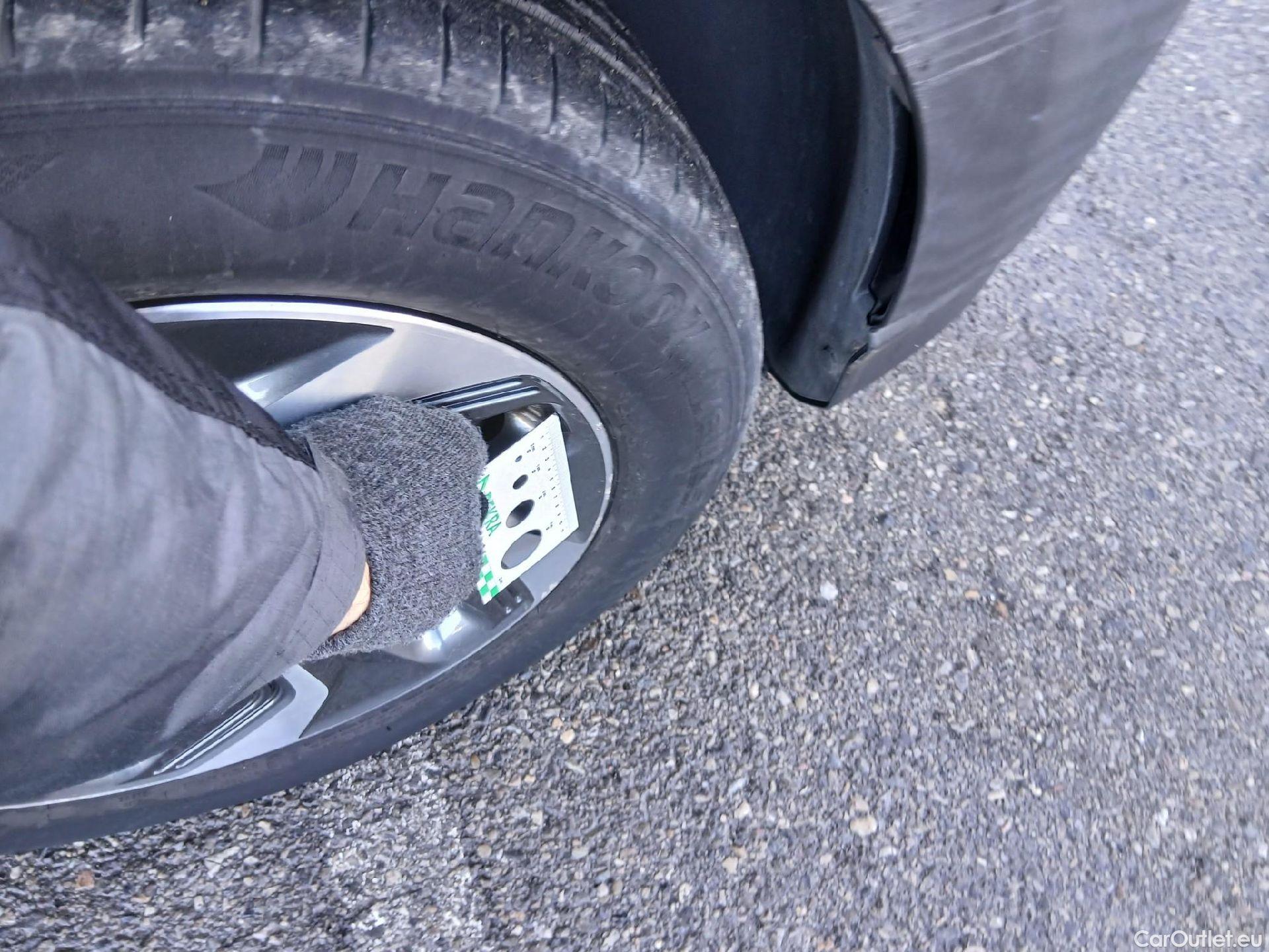  Hyundai  Konna HYUNDAI Kona / 2017 / 5P / todoterreno 1.6 GDI HEV Klass DCT #24