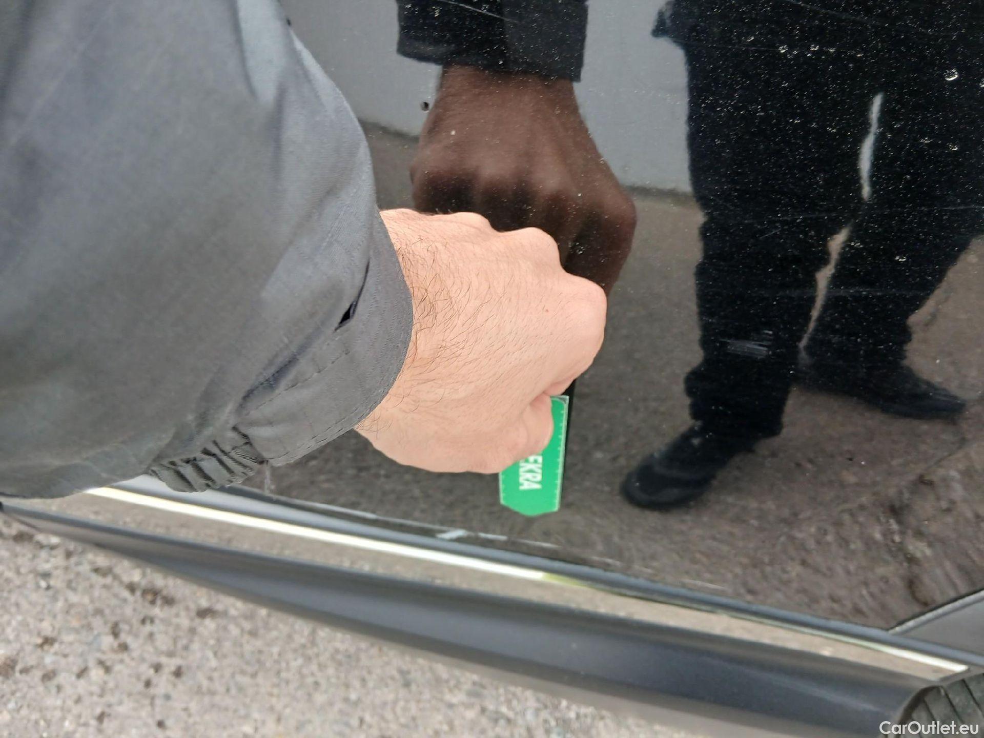  Honda  CR-V HONDA  / 2018 / 5P / todoterreno 2.0 i-MMD 4x2 SPORT LINE #16