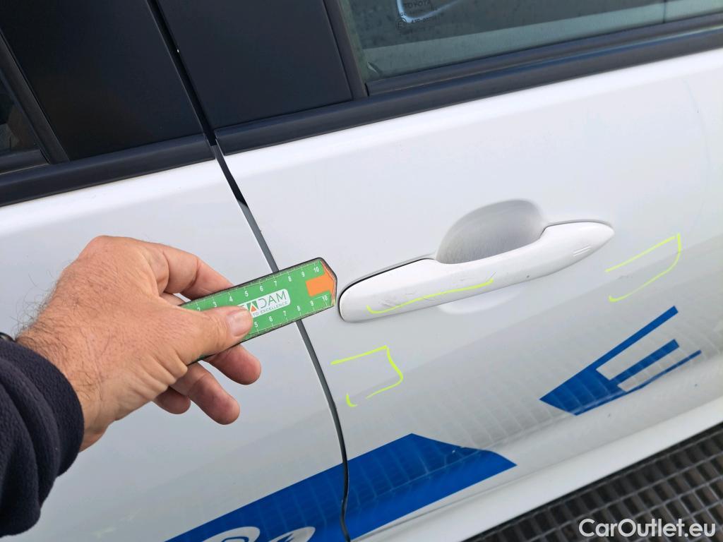  Toyota  Yaris TOYOTA  / 2020 / 5P / berlina con portón 1.5 120H Active Tech #31