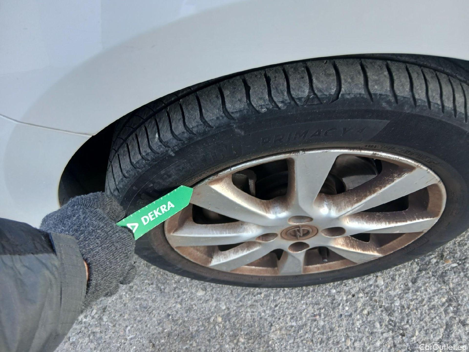  Opel  Corsa OPEL  / 2019 / 5P / berlina con portón 1.2T XHL 74kW (100CV) Elegance (CX) #3