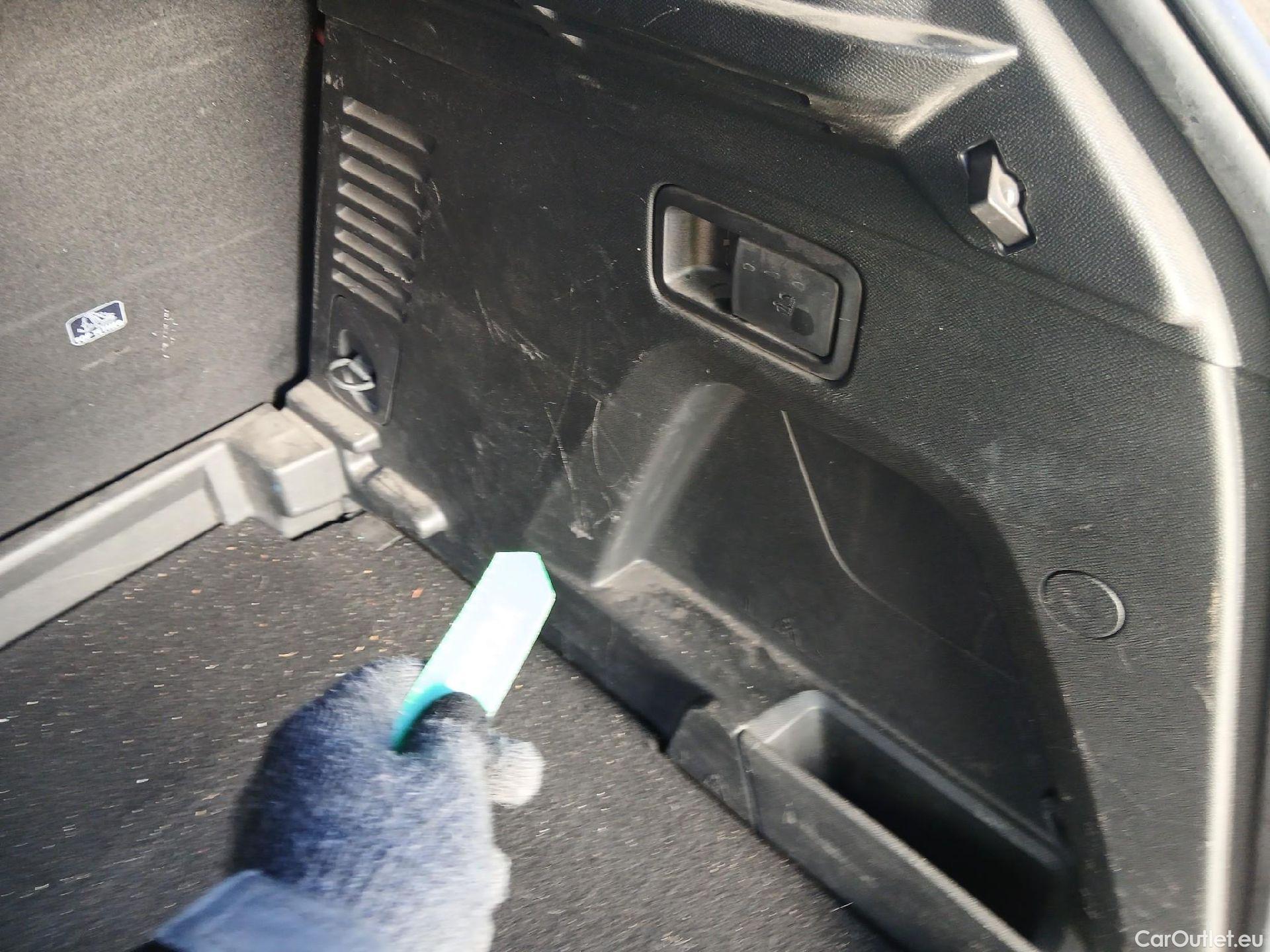  Peugeot  3008 PEUGEOT  / 2020 / 5P / todoterreno 1.5 BlueHDi 96kW (130CV) S&S Allure Pack #24