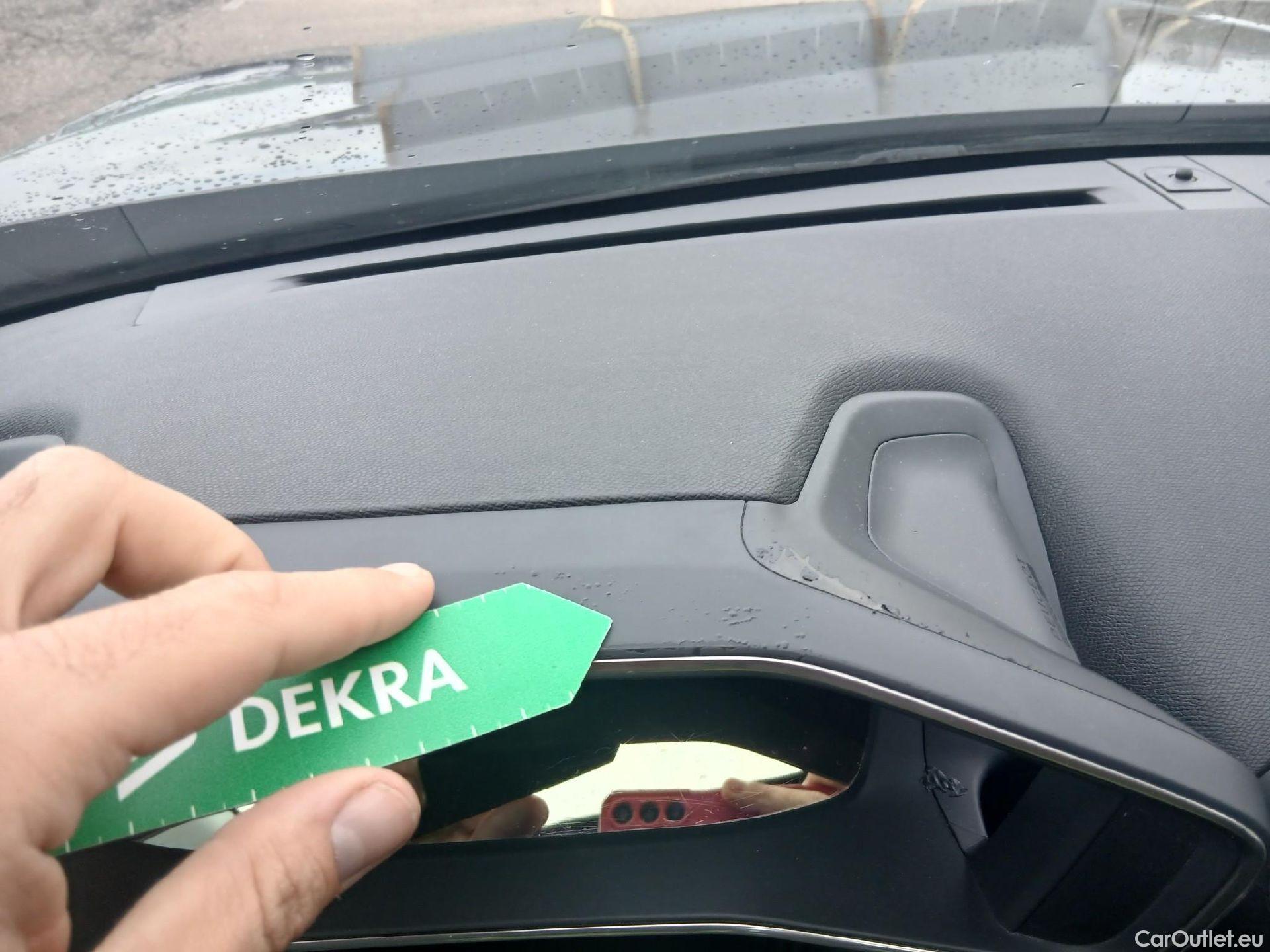  Peugeot  2008 PEUGEOT  / 2019 / 5P / todoterreno Allure Pack BlueHDI 130 S&S EAT8 #32