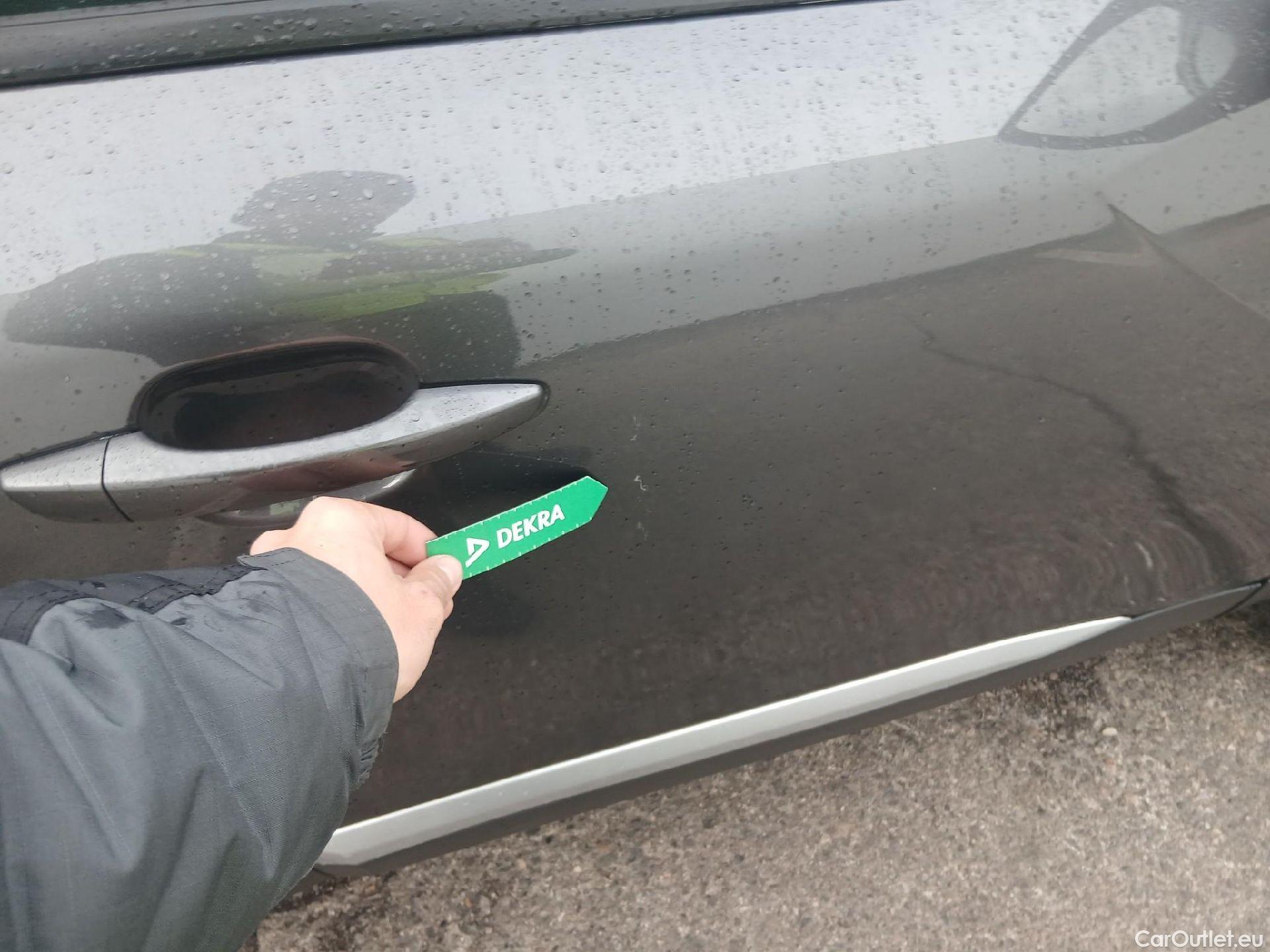  Peugeot  2008 PEUGEOT  / 2019 / 5P / todoterreno Allure Pack BlueHDI 130 S&S EAT8 #24