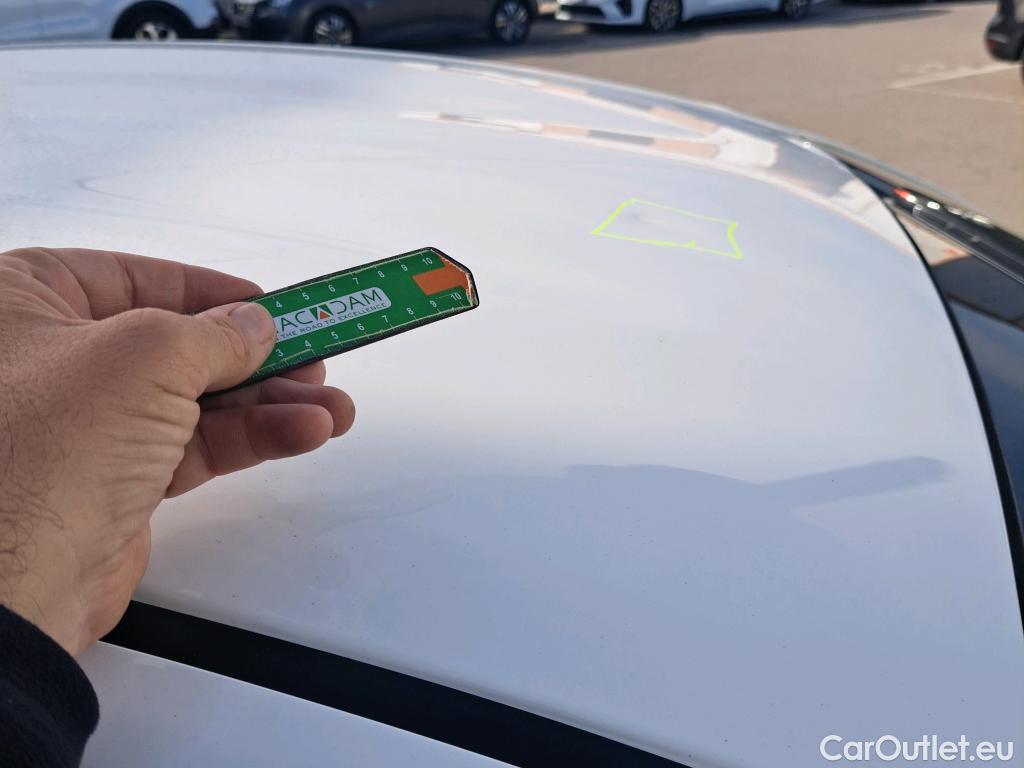  Toyota  Yaris TOYOTA  / 2020 / 5P / berlina con portón 1.5 120H Active Tech #3