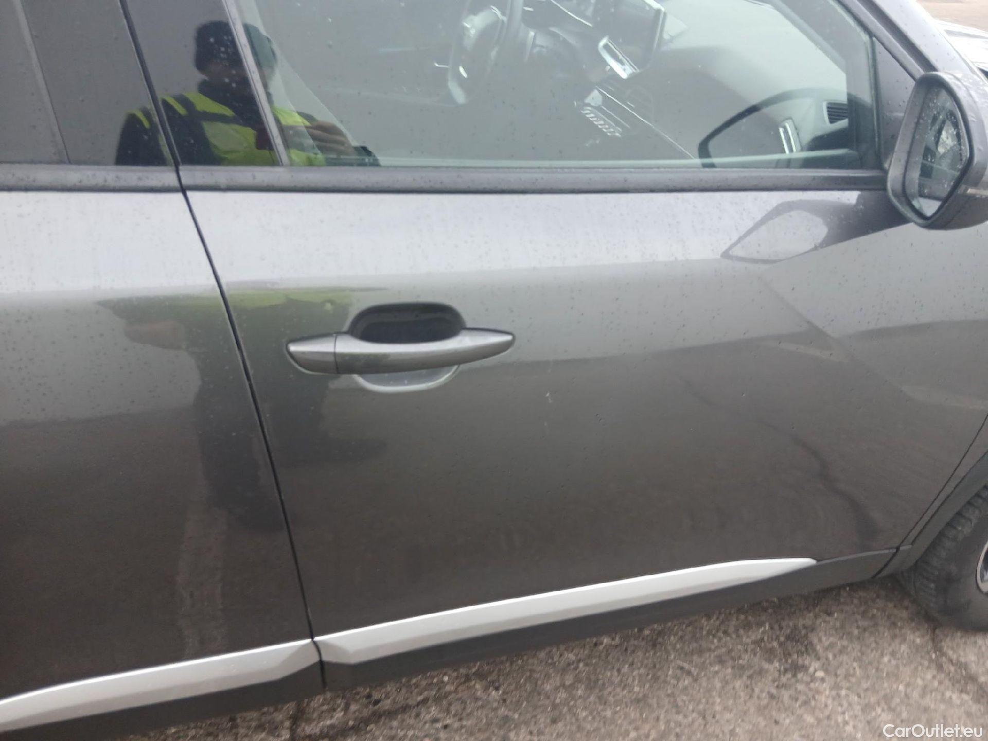  Peugeot  2008 PEUGEOT  / 2019 / 5P / todoterreno Allure Pack BlueHDI 130 S&S EAT8 #23