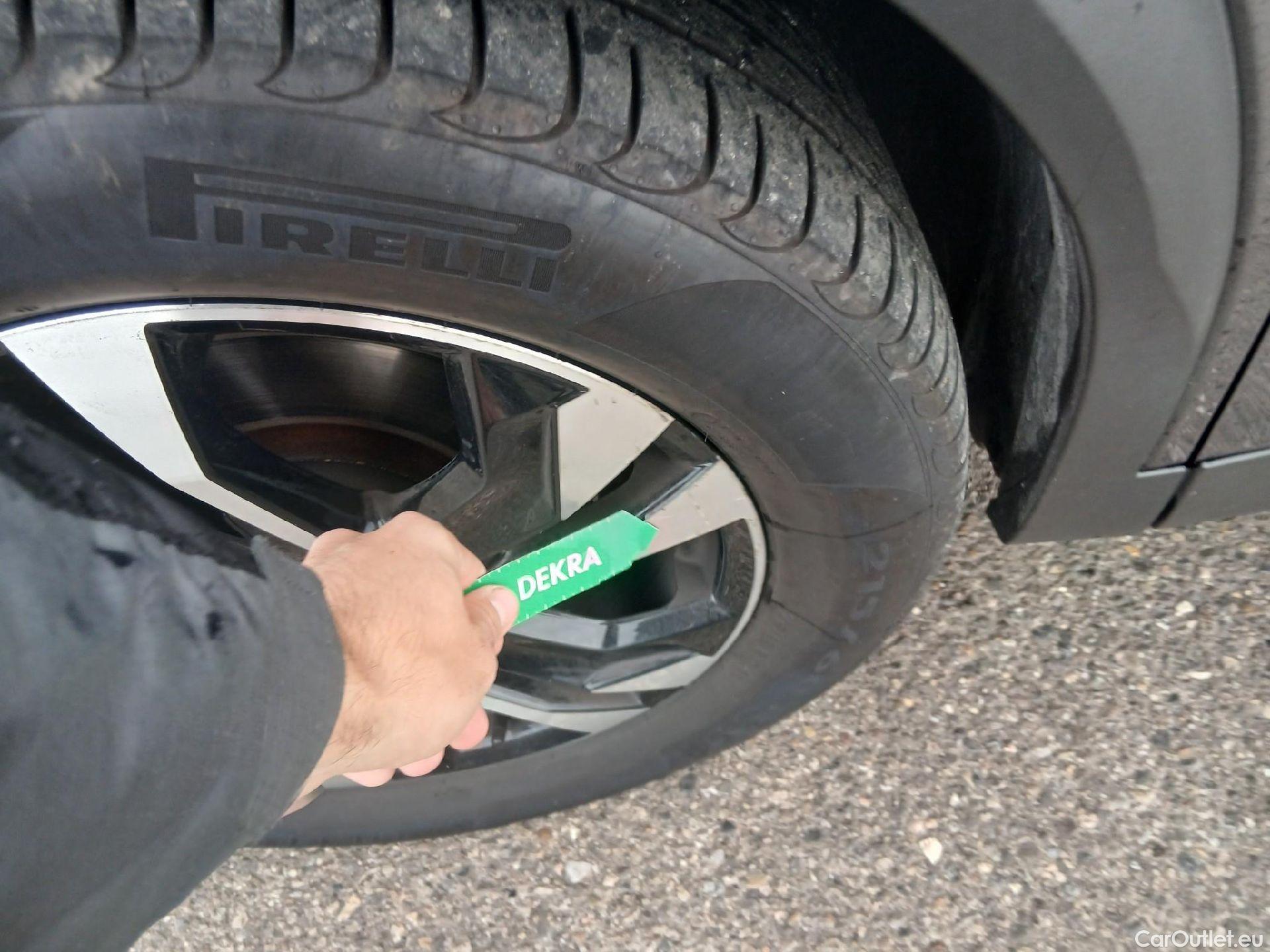  Peugeot  2008 PEUGEOT  / 2019 / 5P / todoterreno Allure Pack BlueHDI 130 S&S EAT8 #7