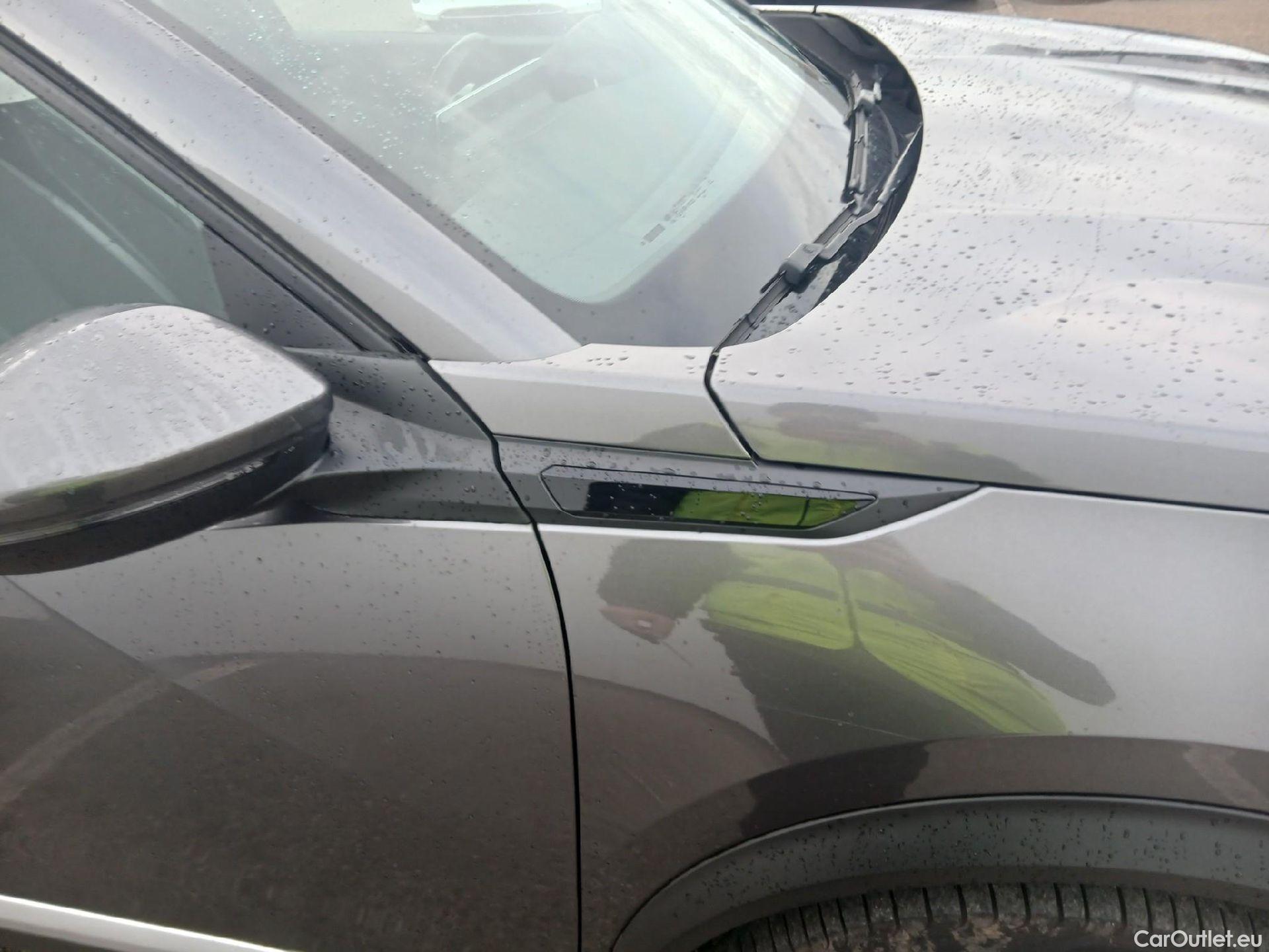  Peugeot  2008 PEUGEOT  / 2019 / 5P / todoterreno Allure Pack BlueHDI 130 S&S EAT8 #27