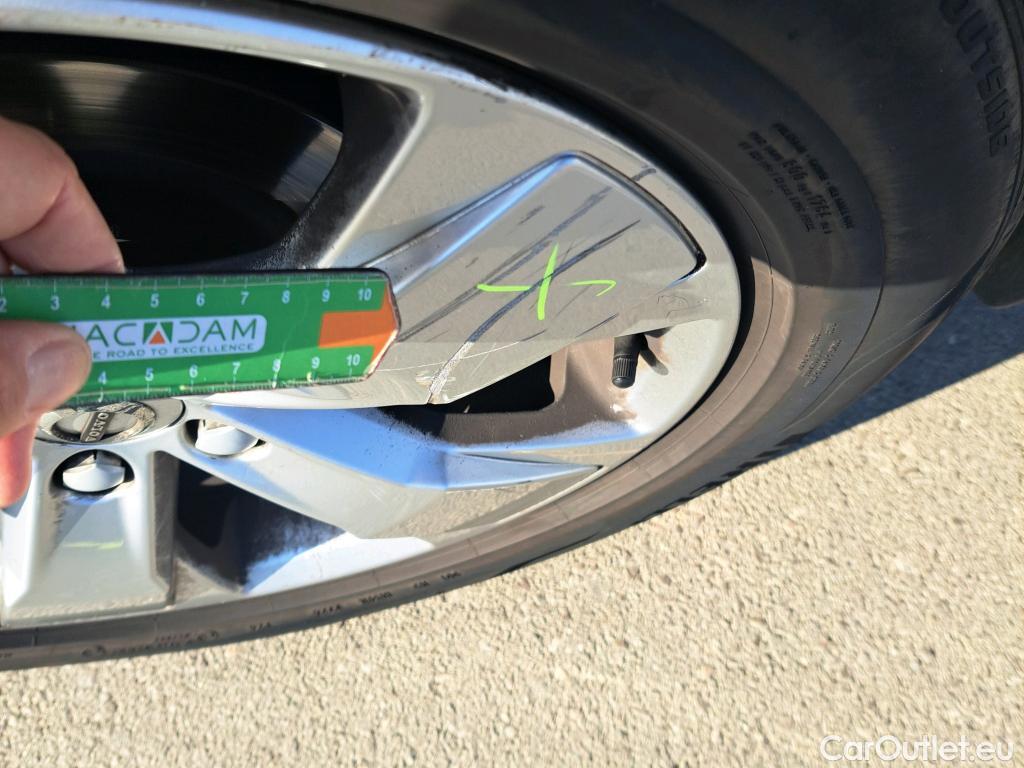  Volvo  XC 40 VOLVO XC40 / 2017 / 5P / todoterreno 1.5 T2 Momentum #15