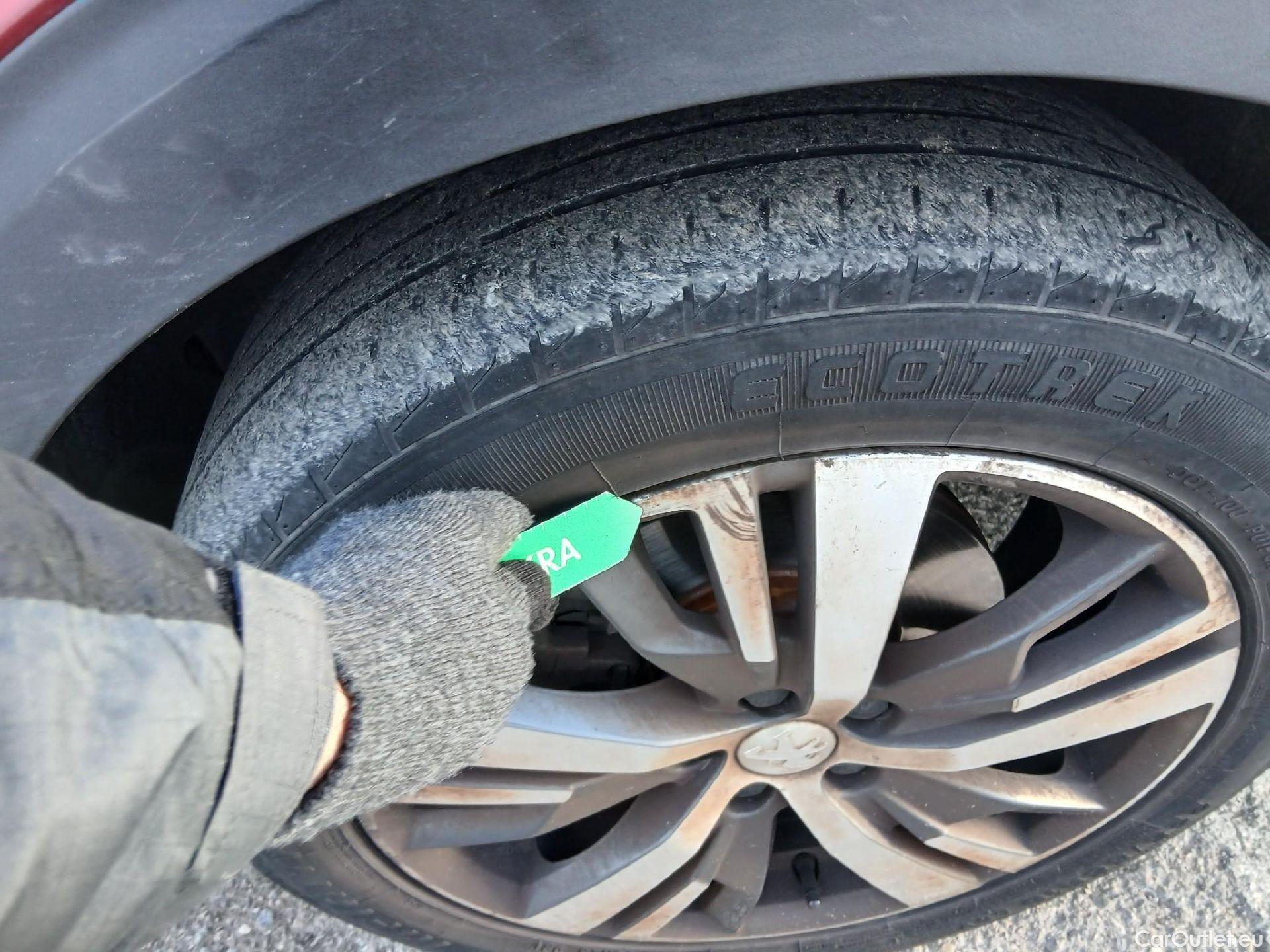  Peugeot  3008 PEUGEOT  / 2020 / 5P / todoterreno 1.5 BlueHDi 96kW (130CV) S&S Allure Pack #5