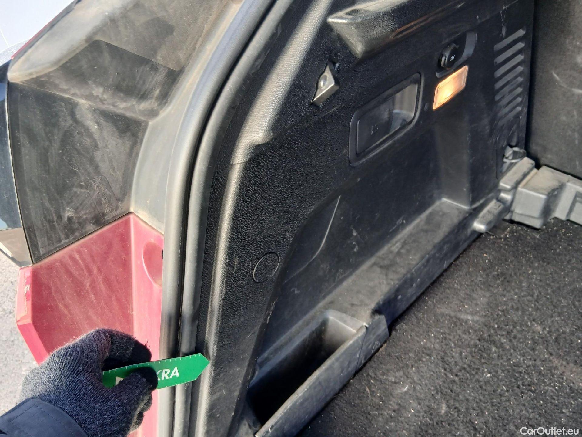  Peugeot  3008 PEUGEOT  / 2020 / 5P / todoterreno 1.5 BlueHDi 96kW (130CV) S&S Allure Pack #22