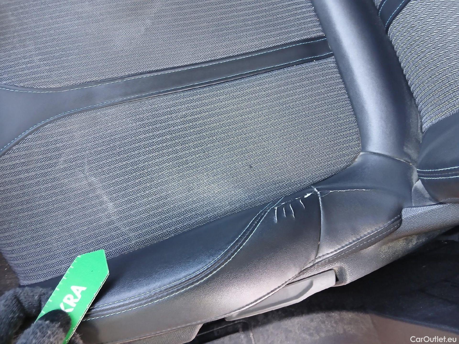  Peugeot  3008 PEUGEOT  / 2020 / 5P / todoterreno 1.5 BlueHDi 96kW (130CV) S&S Allure Pack #25