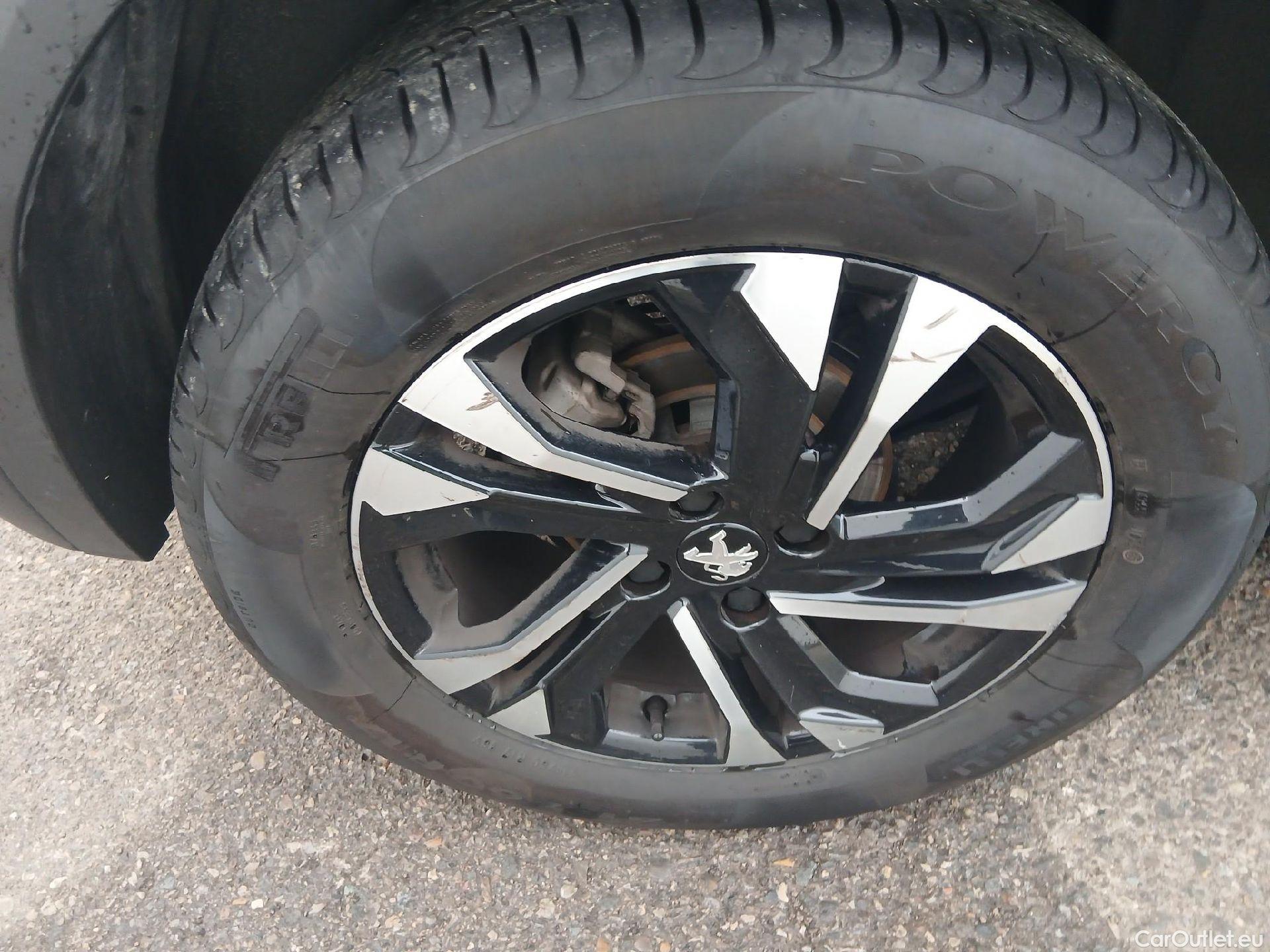  Peugeot  2008 PEUGEOT  / 2019 / 5P / todoterreno Allure Pack BlueHDI 130 S&S EAT8 #20