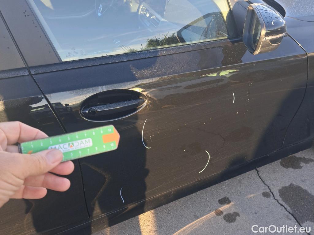  Bmw  Serie 3 BMW  / 2018 / 4P / sedán 318d Auto. #24