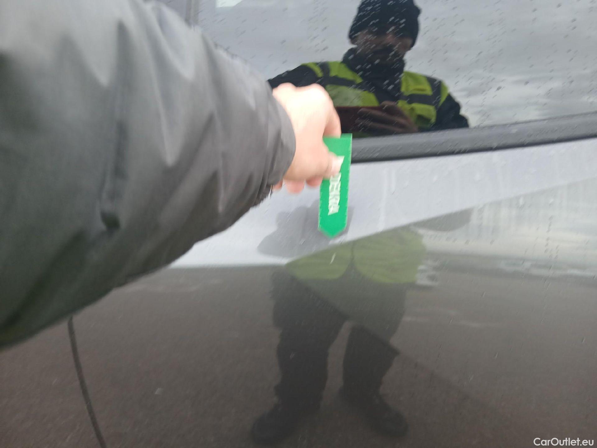  Peugeot  2008 PEUGEOT  / 2019 / 5P / todoterreno Allure Pack BlueHDI 130 S&S EAT8 #13