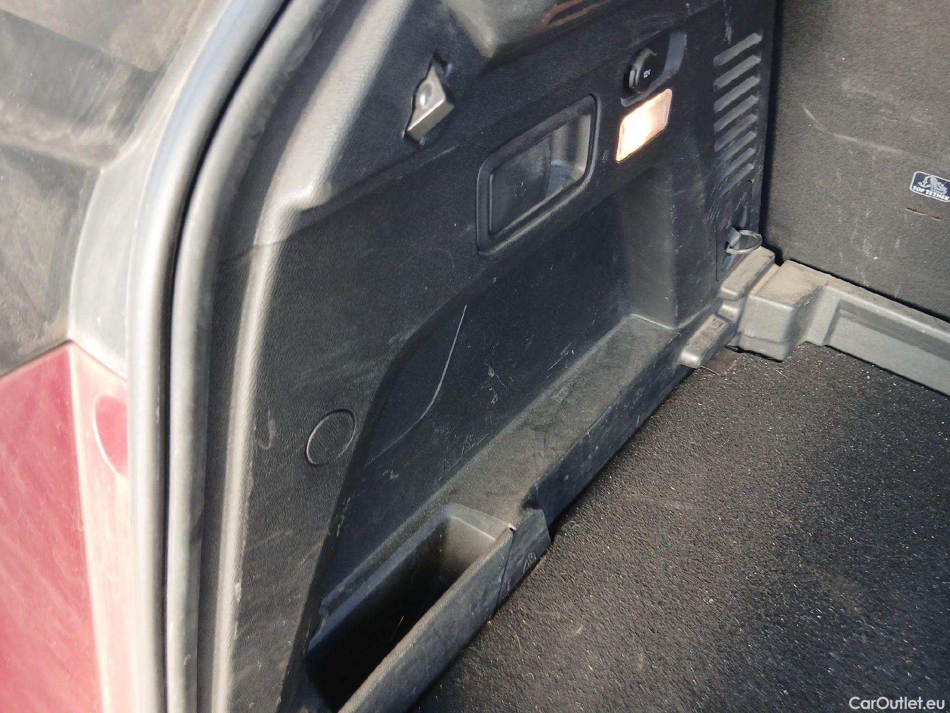  Peugeot  3008 PEUGEOT  / 2020 / 5P / todoterreno 1.5 BlueHDi 96kW (130CV) S&S Allure Pack #21