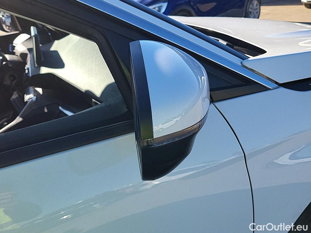  Peugeot  3008 PEUGEOT  / 2016 / 5P / todoterreno 1.5 BlueHDi 96kW (130CV) S&S Active EAT8 #18