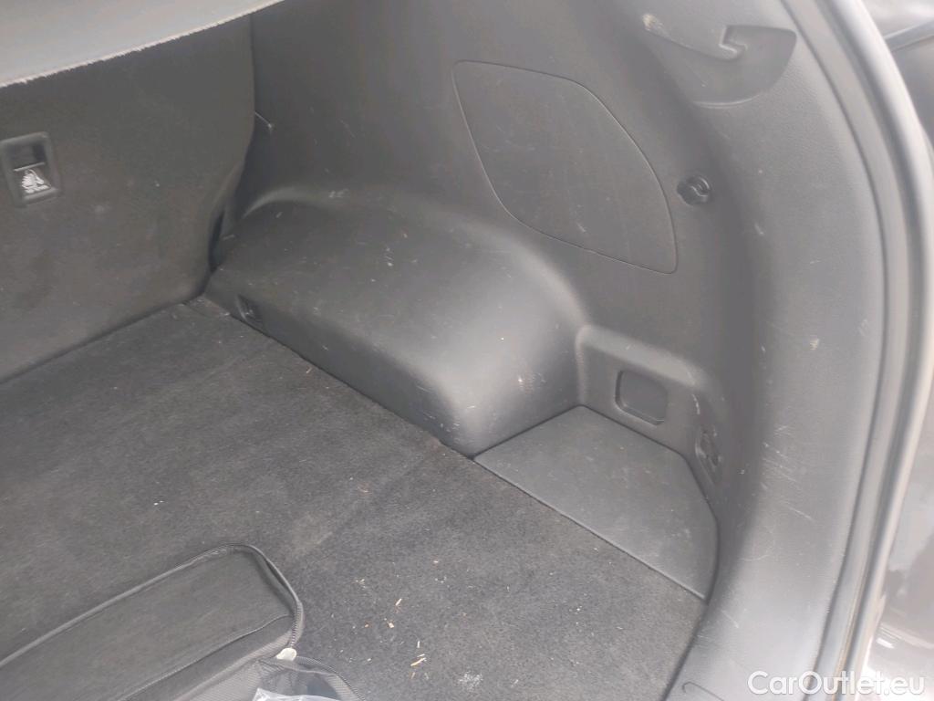  Hyundai  Tucson HYUNDAI  / 2018 / 5P / todoterreno 1.6 CRDI 85kW (116CV) 48V SLE 4X2(SP)(SL) #38