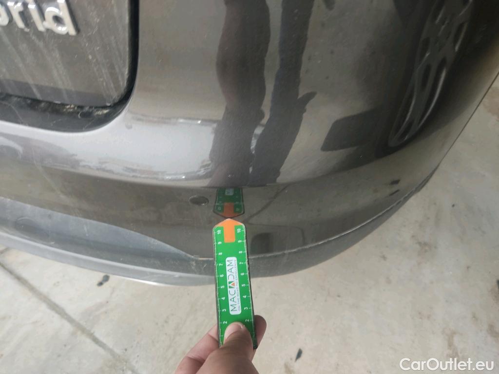  Hyundai  Tucson HYUNDAI  / 2018 / 5P / todoterreno 1.6 CRDI 85kW (116CV) 48V SLE 4X2(SP)(SL) #13