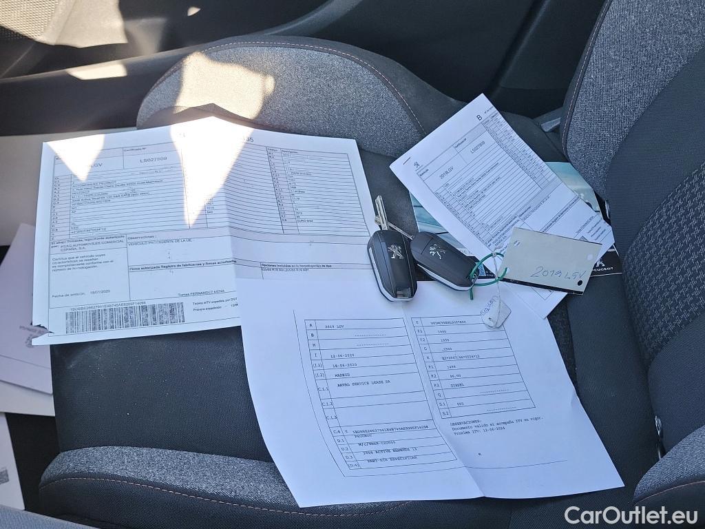  Peugeot  3008 PEUGEOT  / 2016 / 5P / todoterreno 1.5 BlueHDi 96kW (130CV) S&S Active EAT8 #5