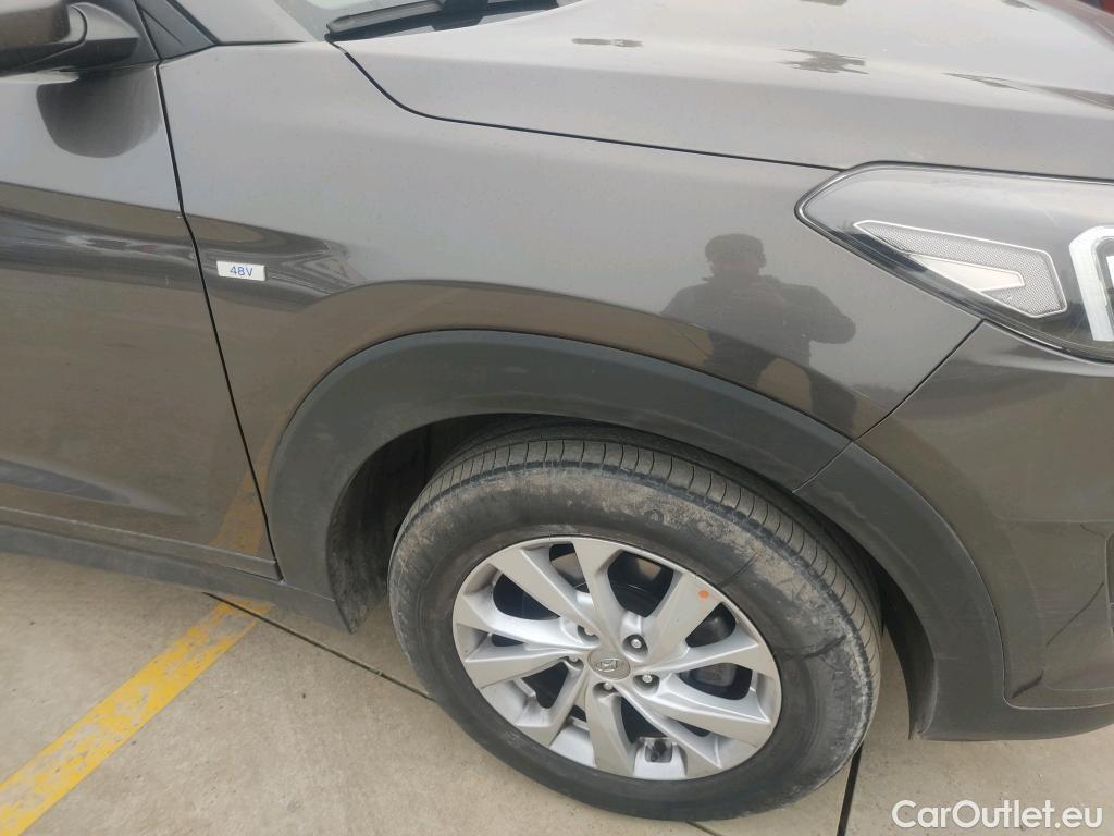  Hyundai  Tucson HYUNDAI  / 2018 / 5P / todoterreno 1.6 CRDI 85kW (116CV) 48V SLE 4X2(SP)(SL) #18